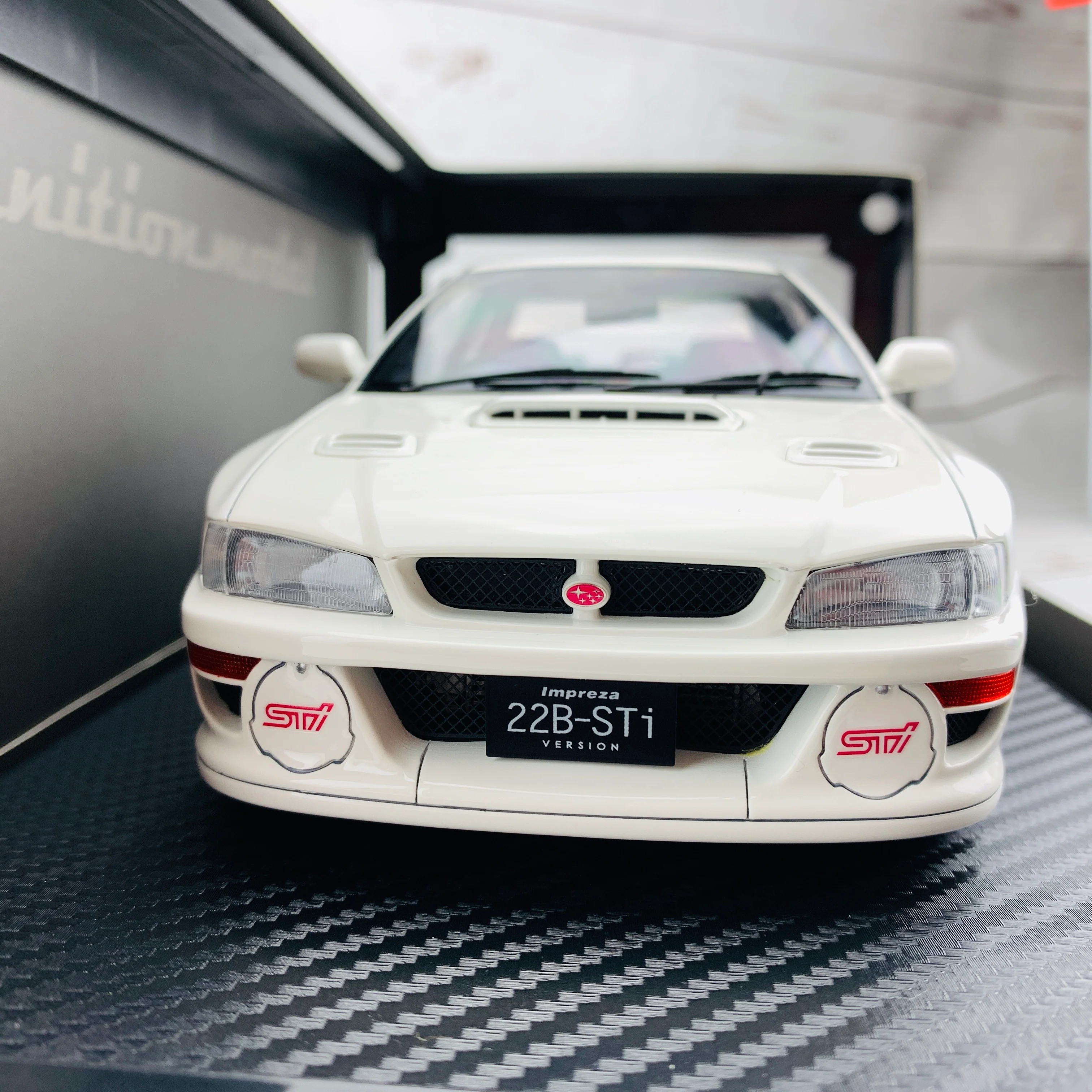 Ignition Model 1/18 Subaru Impreza 22B-STi Version (GC8改) White IG1635 - Image 4