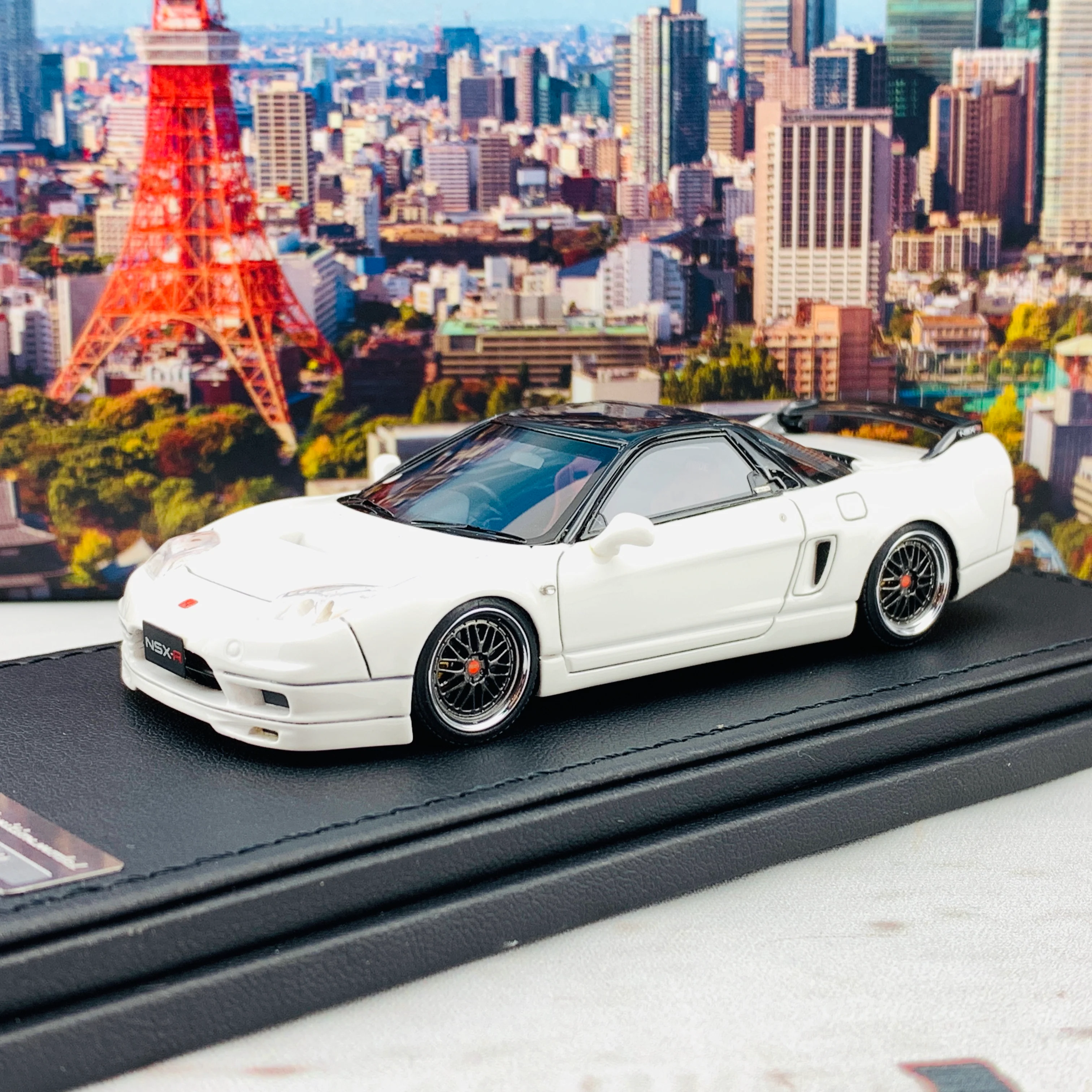 Ignition Model 1/43 Honda NSX-R (NA2) White IG1363 - Image 3