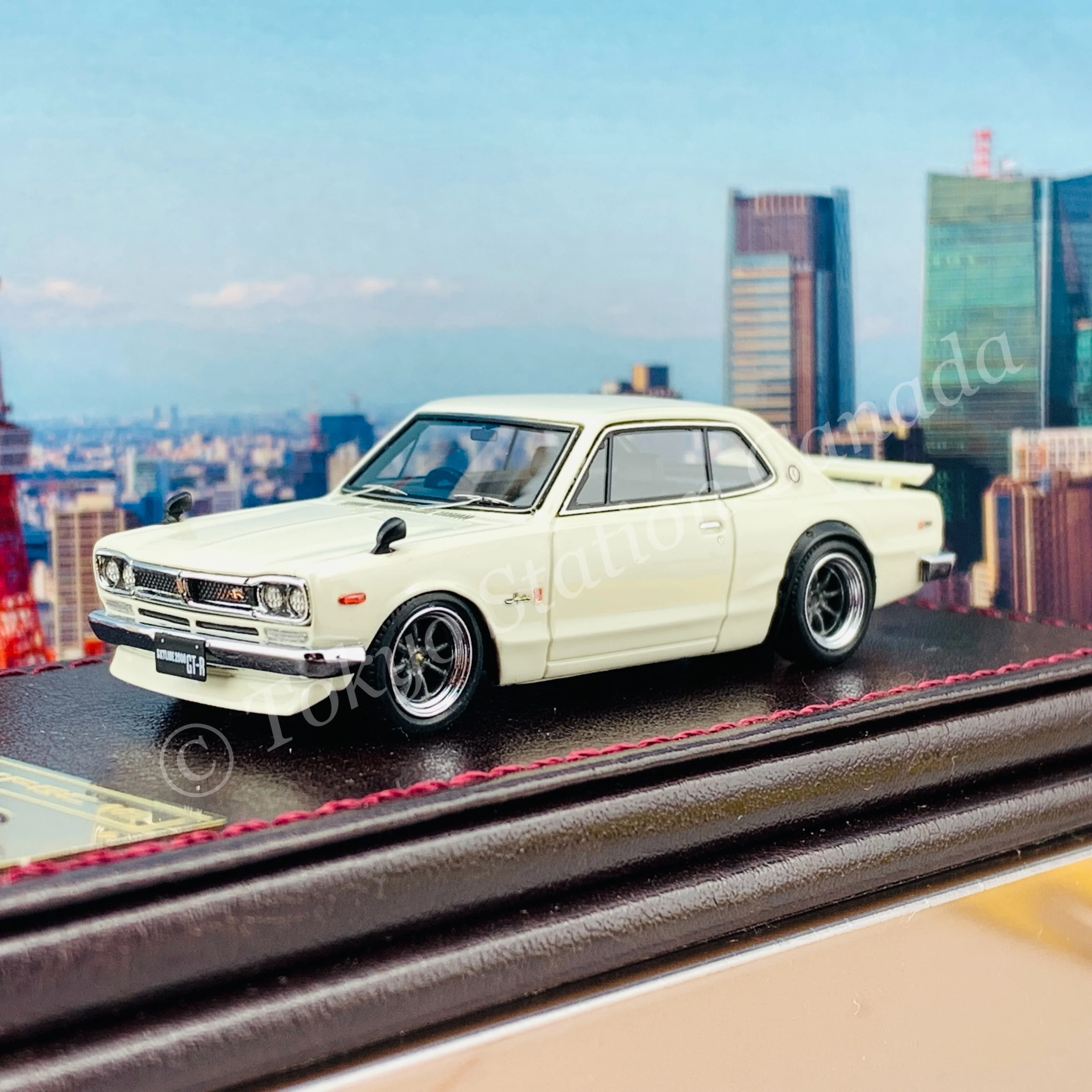 Ignition Model 1/64 HIGH-END RESIN MODEL Nissan Skyline 2000 GT-R (KPGC10) White IG2303 - Image 2