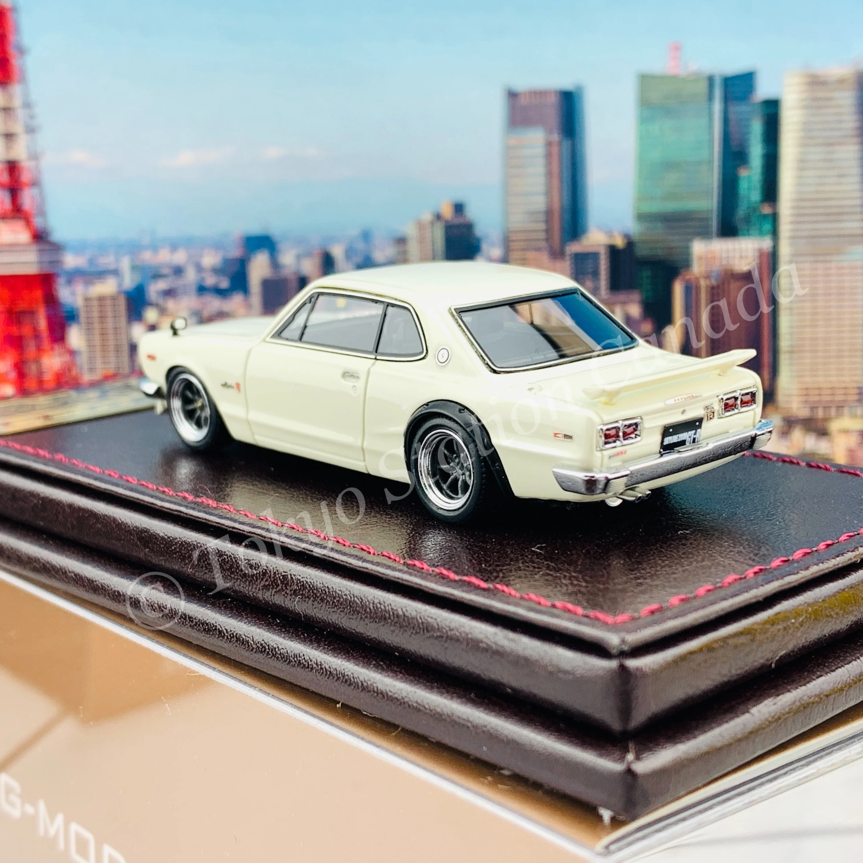 Ignition Model 1/64 HIGH-END RESIN MODEL Nissan Skyline 2000 GT-R (KPGC10) White IG2303 - Image 4