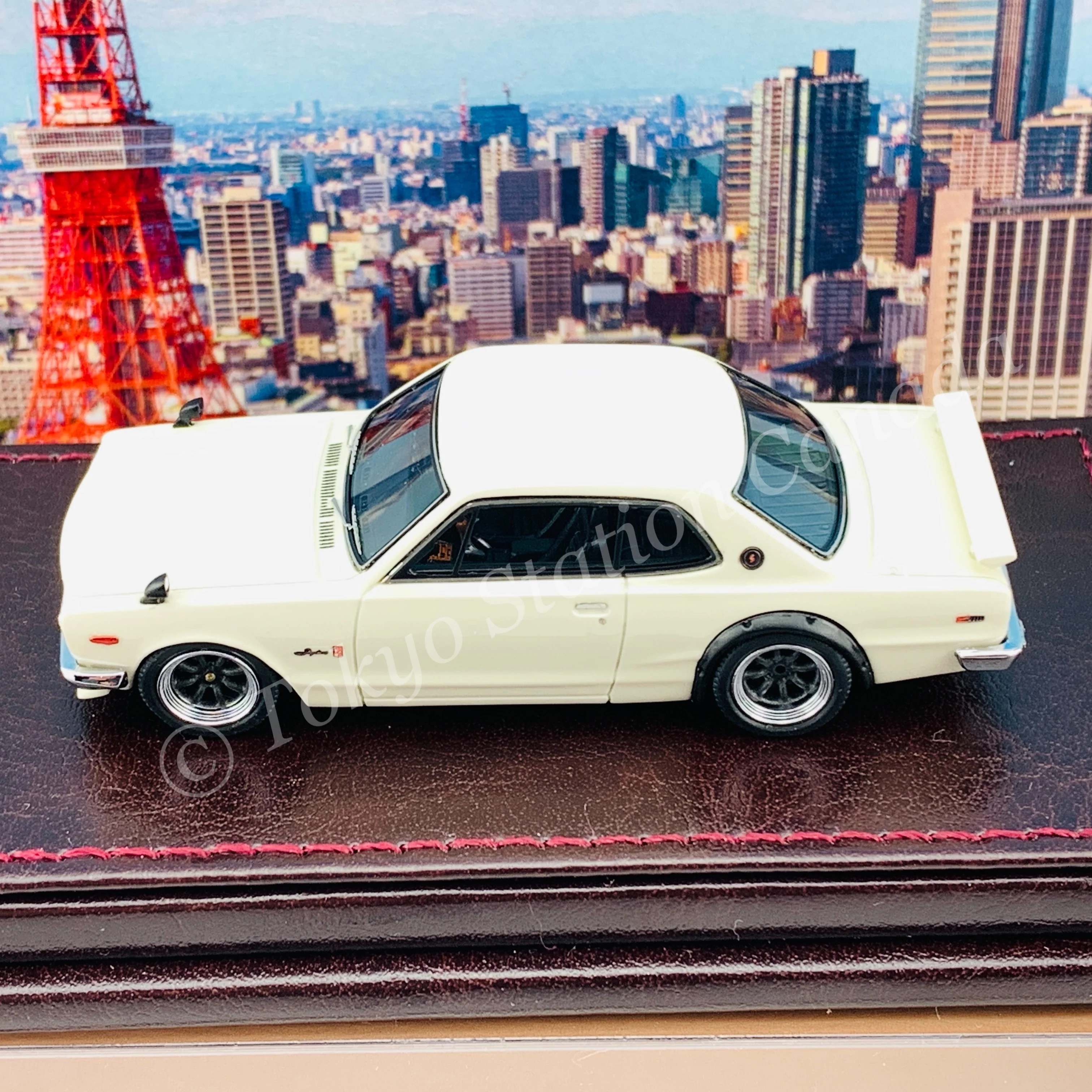 Ignition Model 1/64 HIGH-END RESIN MODEL Nissan Skyline 2000 GT-R (KPGC10) White IG2303 - Image 5