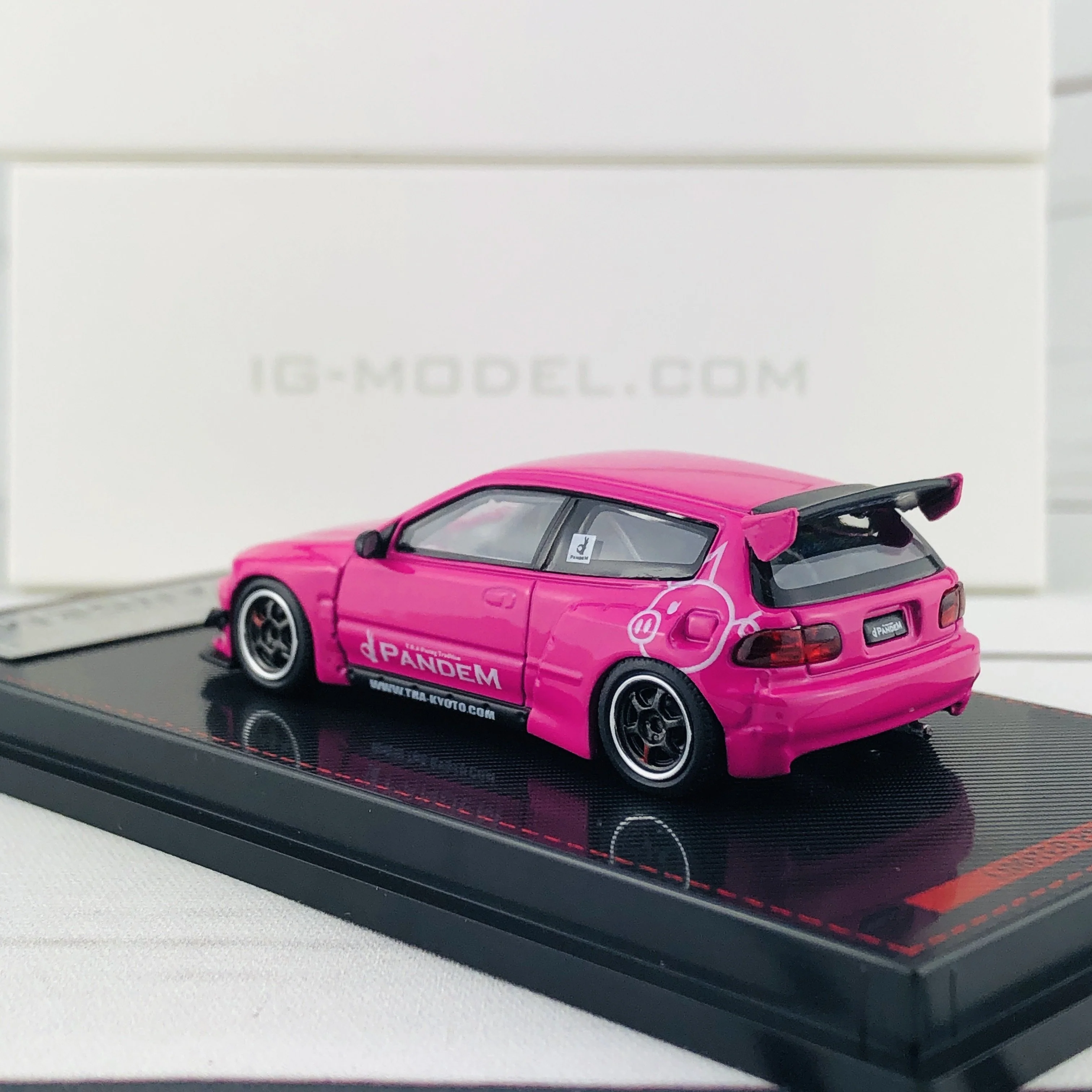 Ignition Model 1/64 Pandem Civic (EG6) Pink 1839 - Image 4
