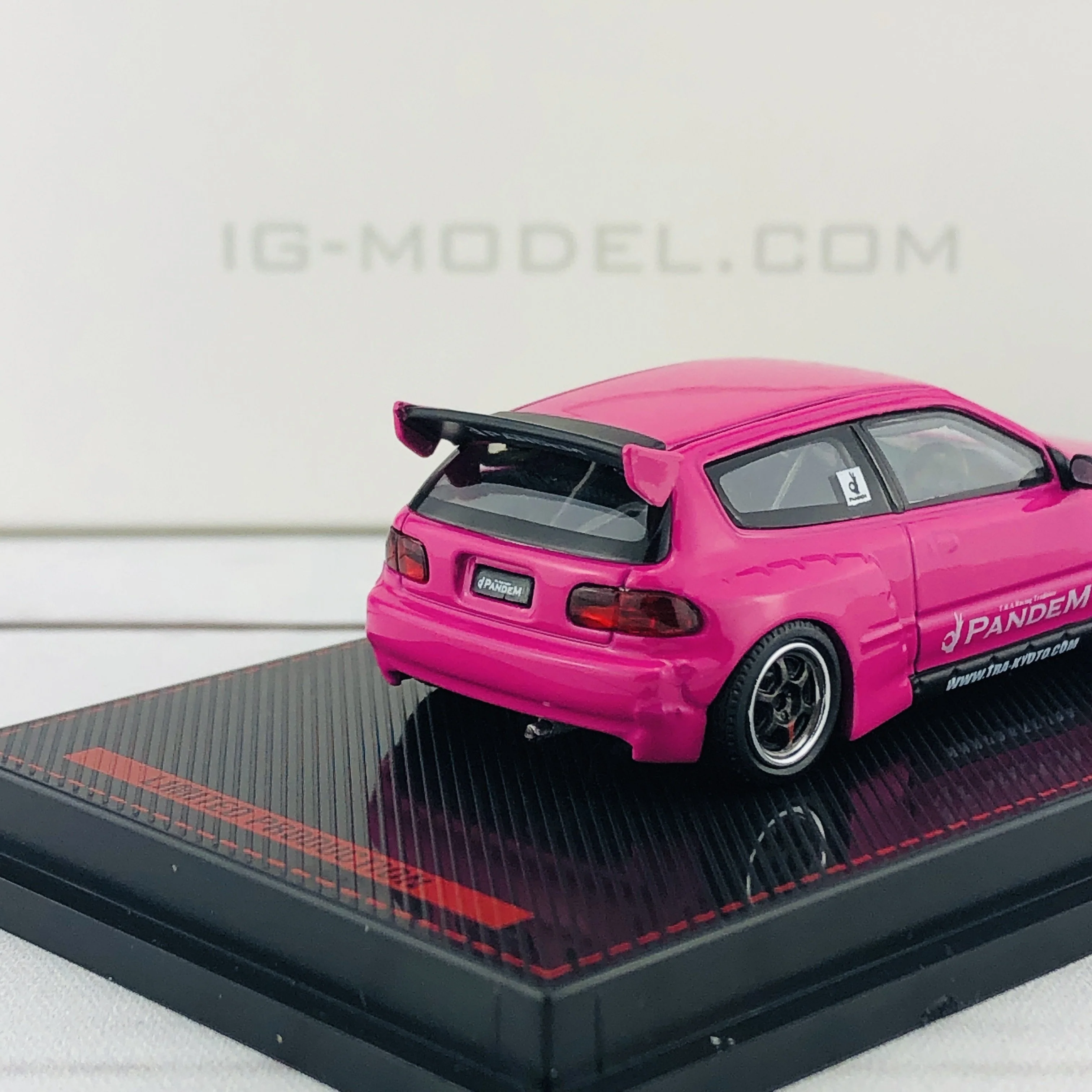 Ignition Model 1/64 Pandem Civic (EG6) Pink 1839 - Image 5