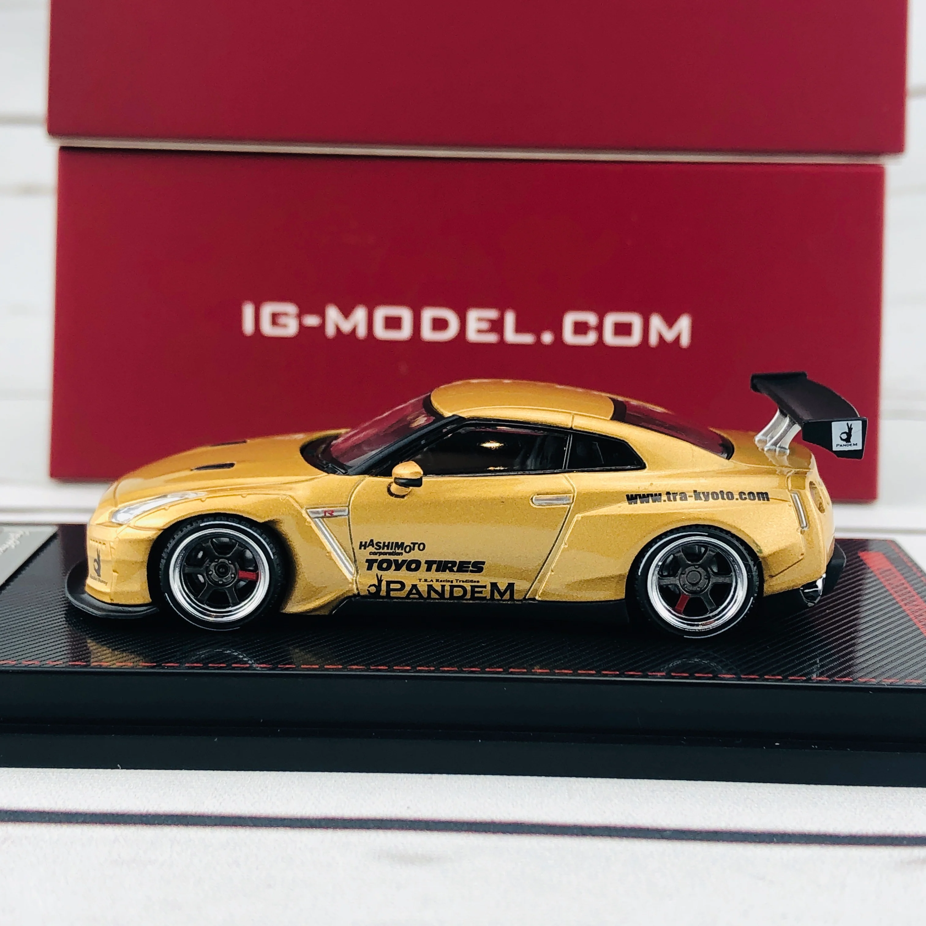 Ignition Model 1/64 Pandem R35 GTR Gold 1744 - Image 2