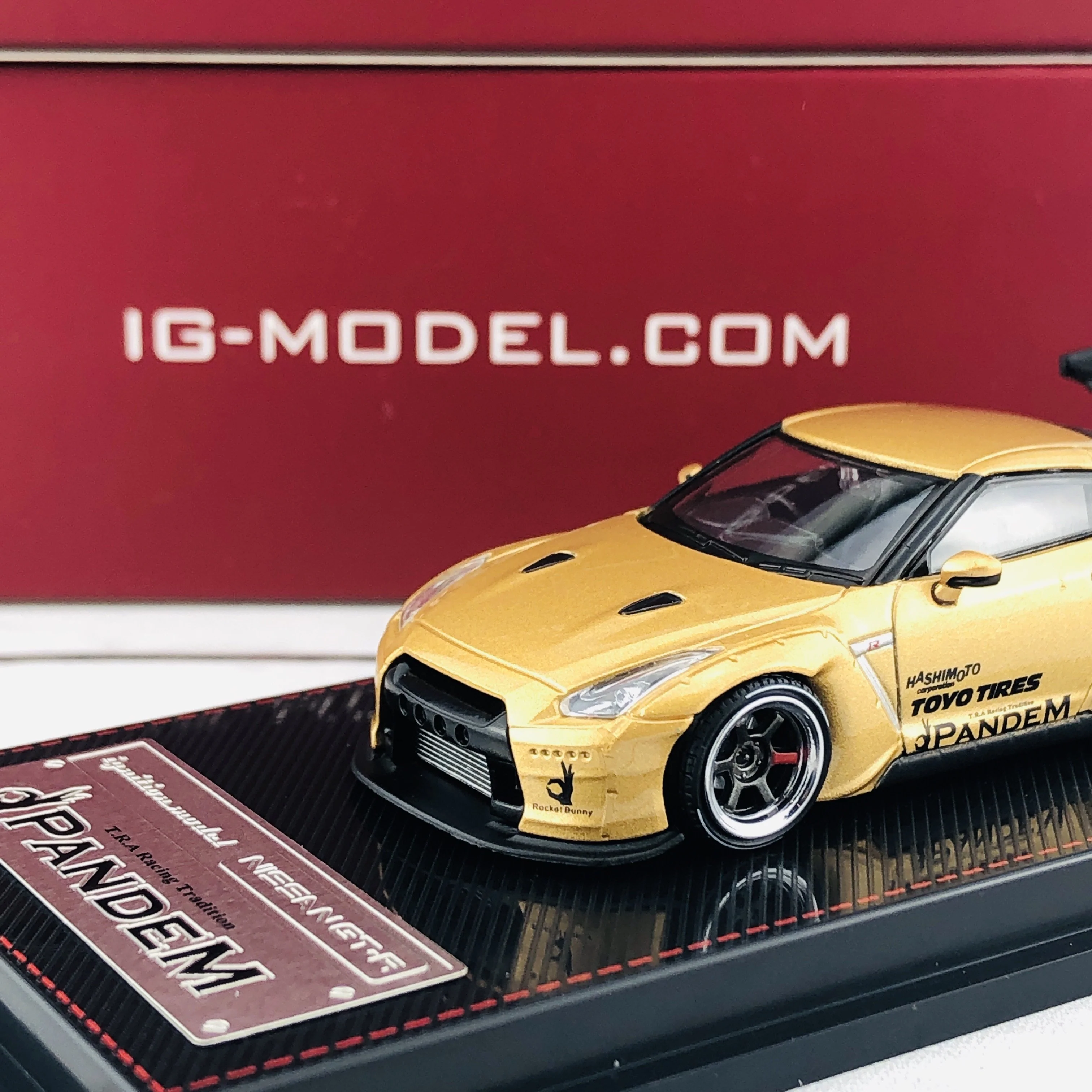 Ignition Model 1/64 Pandem R35 GTR Gold 1744 - Image 3