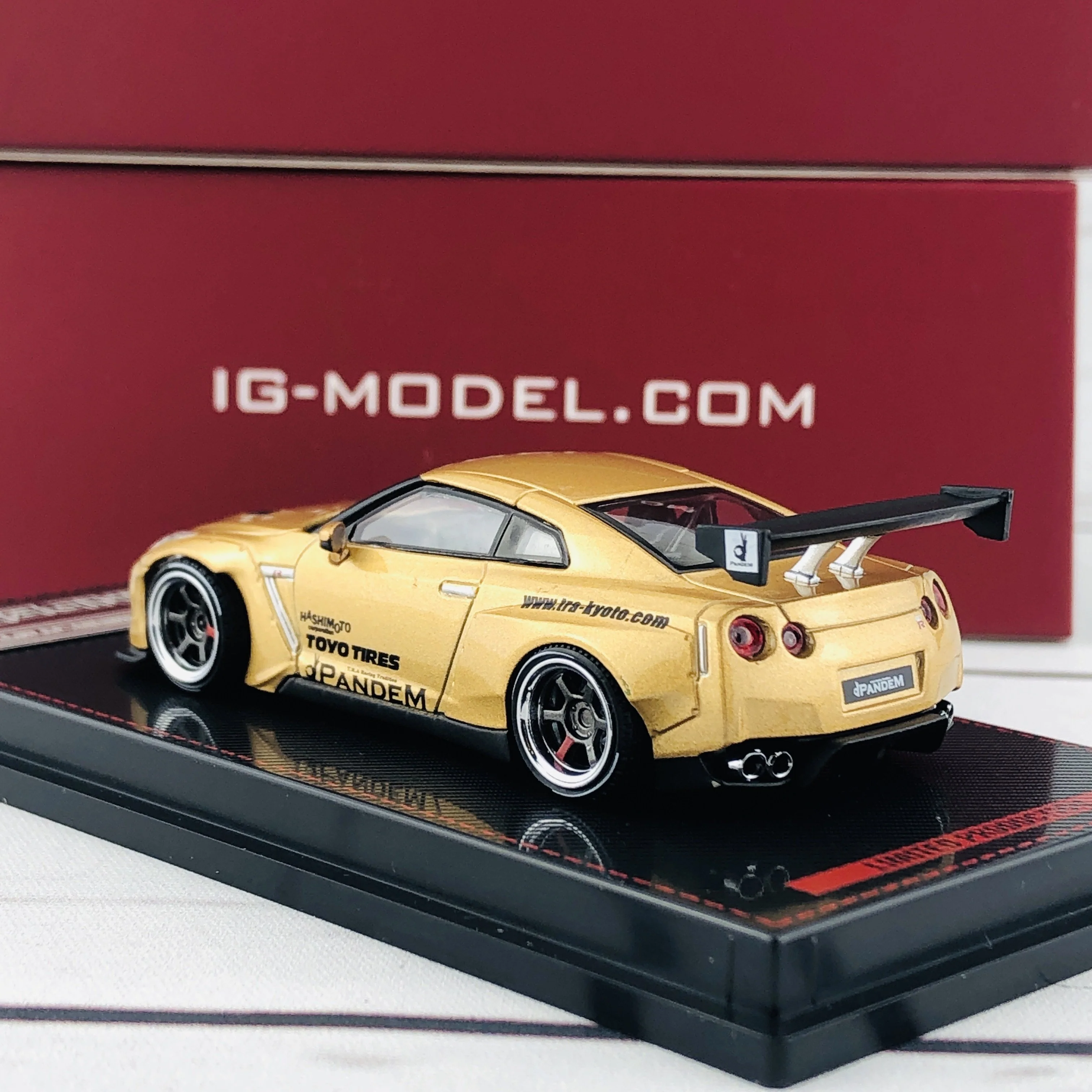 Ignition Model 1/64 Pandem R35 GTR Gold 1744 - Image 4