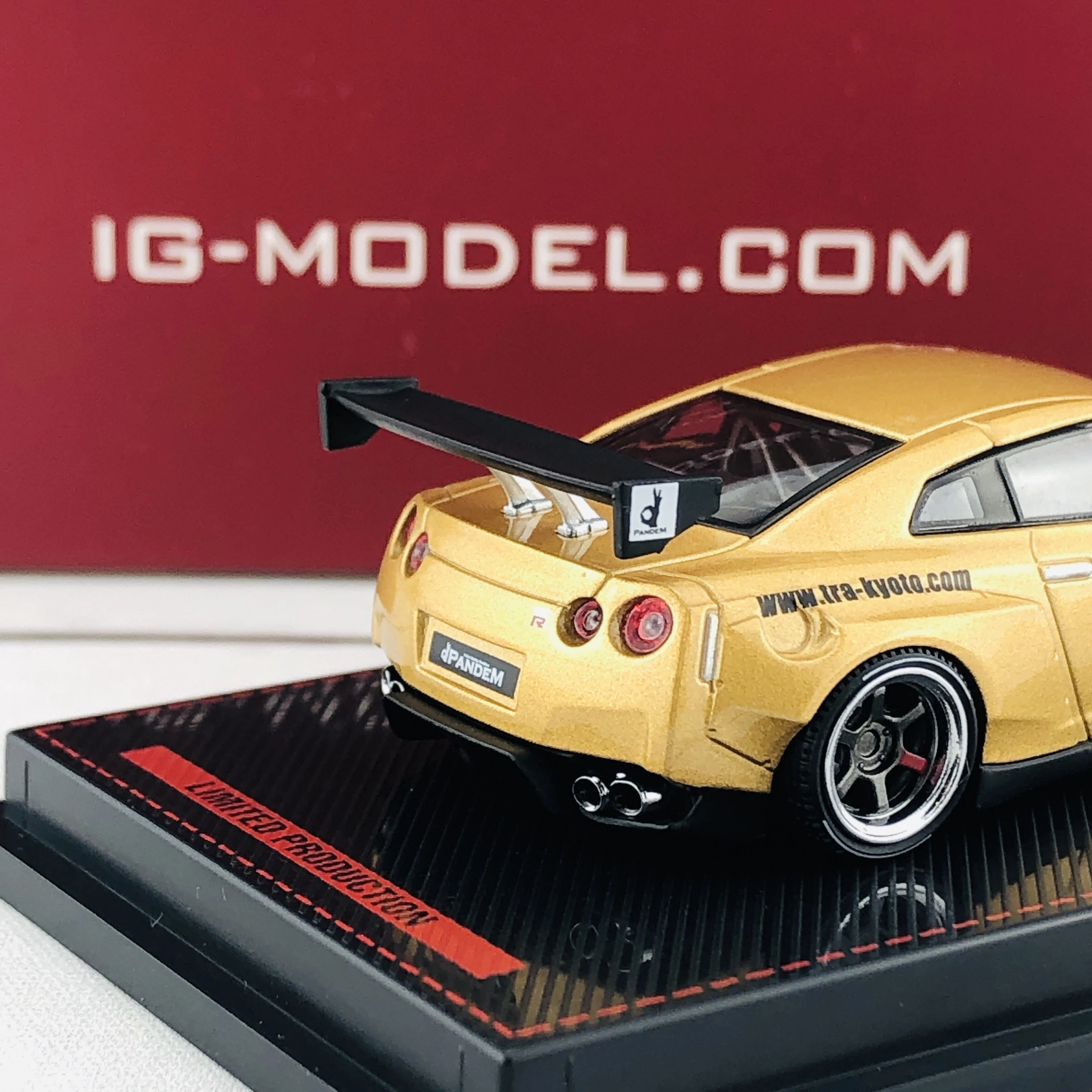 Ignition Model 1/64 Pandem R35 GTR Gold 1744 - Image 5