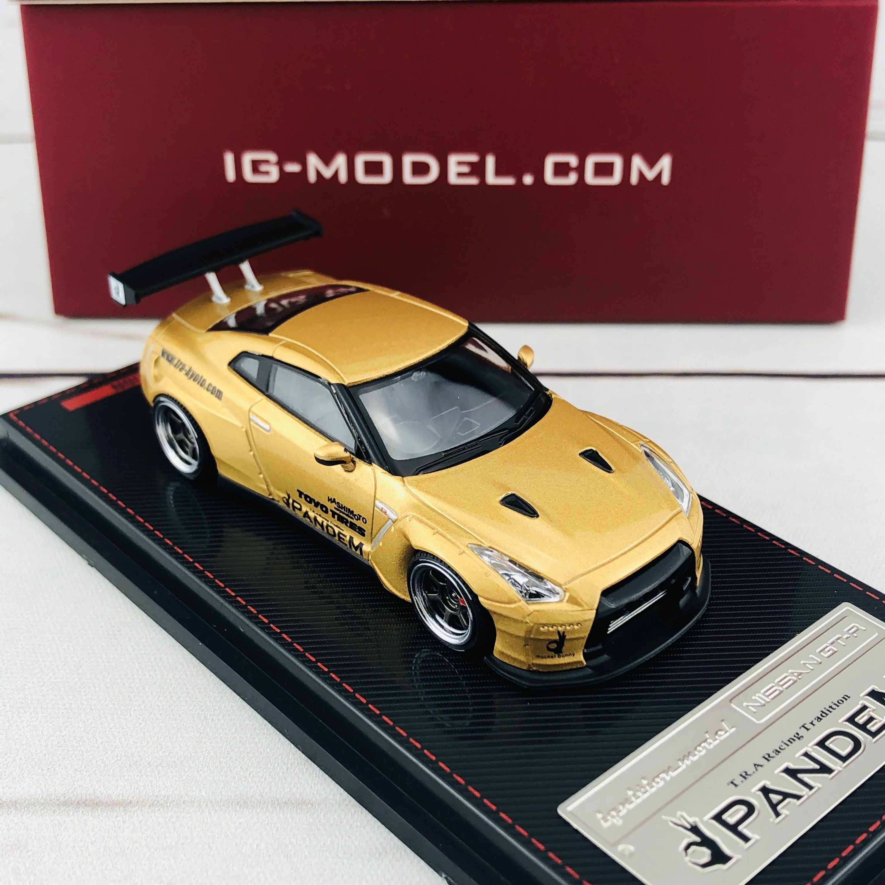 Ignition Model 1/64 Pandem R35 GTR Gold 1744 - Image 6