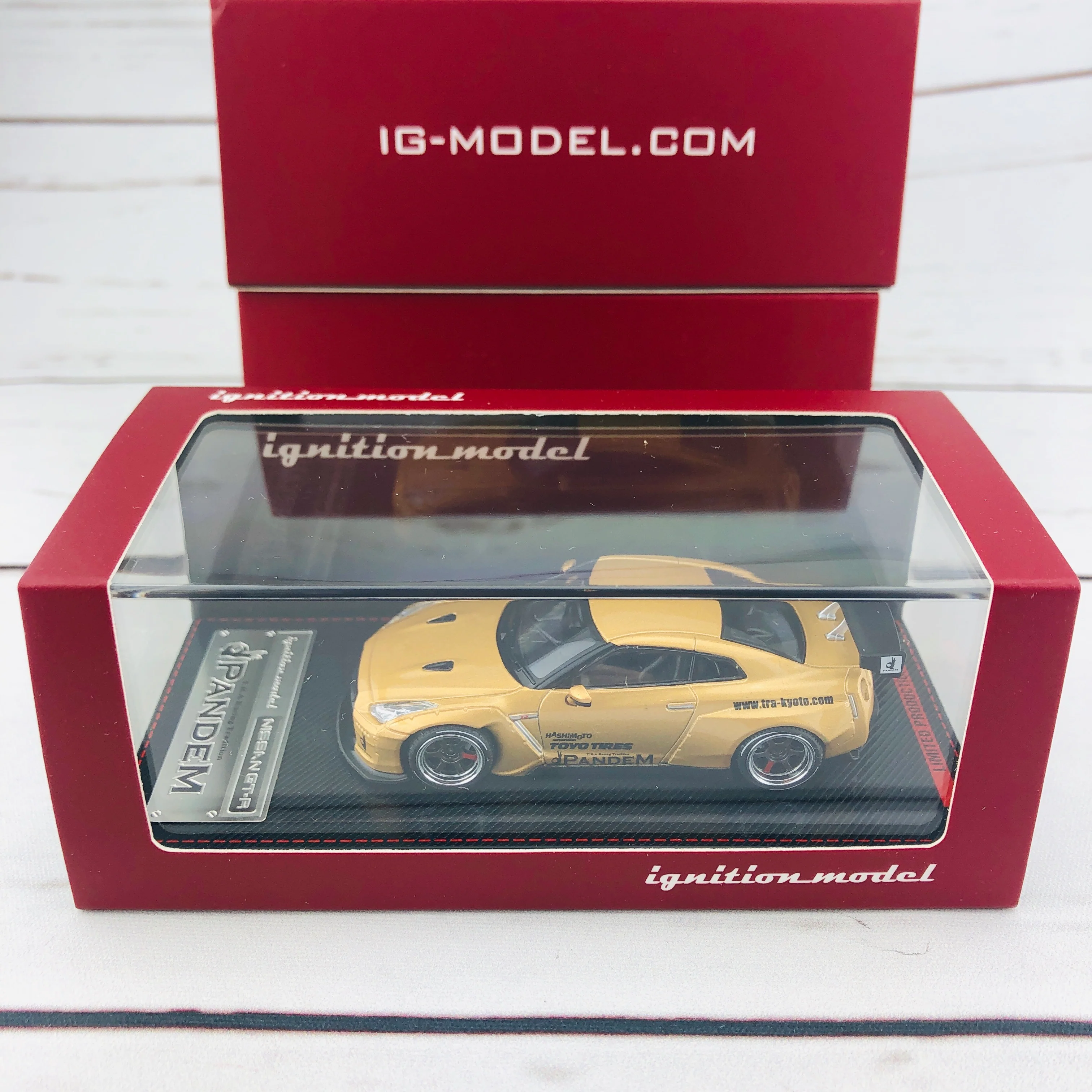 Ignition Model 1/64 Pandem R35 GTR Gold 1744 - Image 8