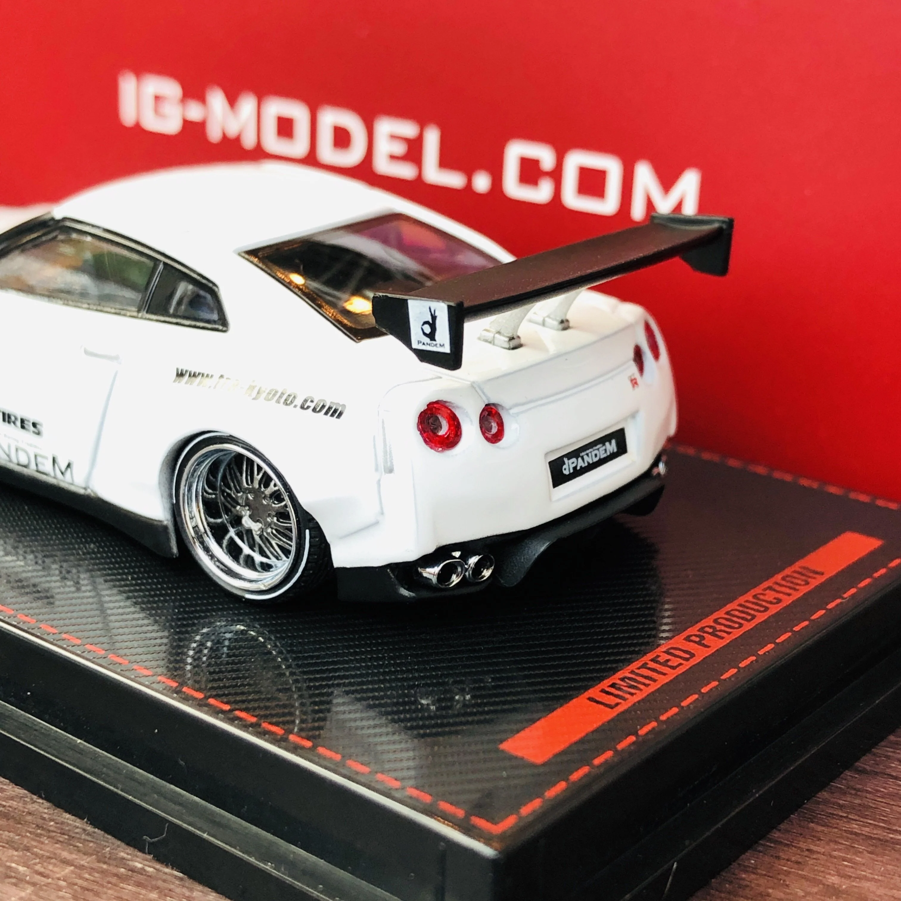 Ignition Model 1/64 Pandem R35 GTR White 1745 - Image 5