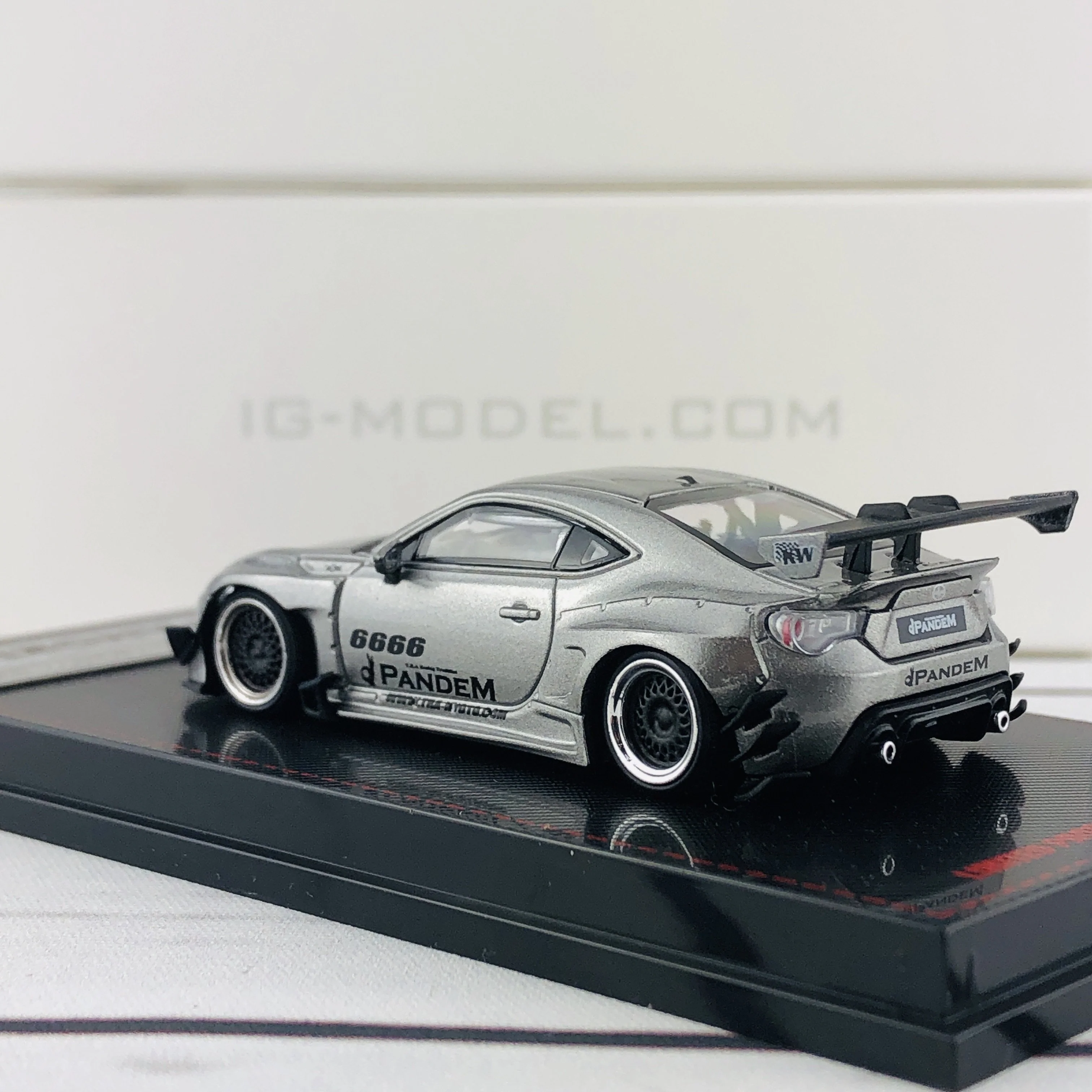 Ignition Model 1/64 Pandem Toyota 86 V3 Gray Metallic 1406 - Image 4
