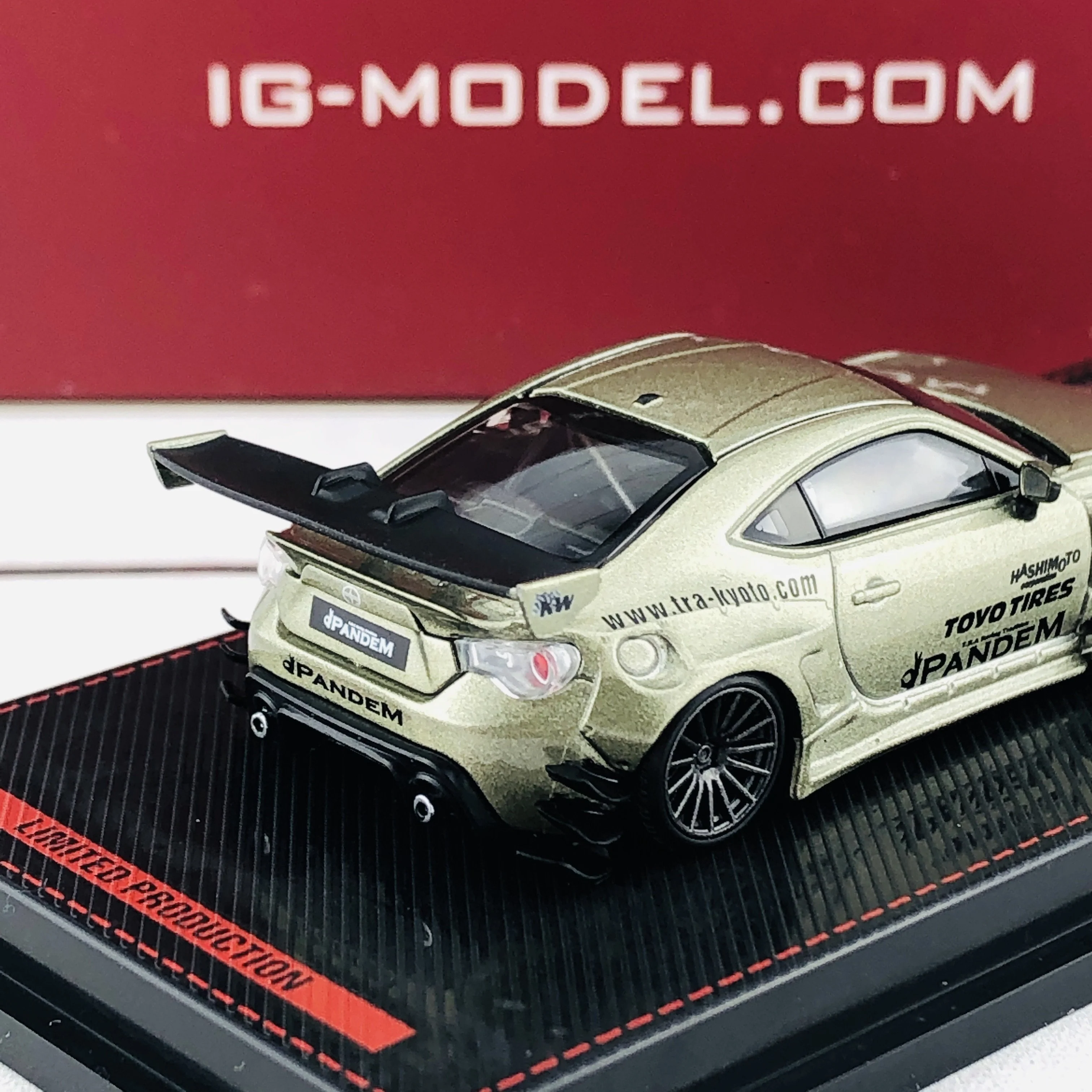 Ignition Model 1/64 Pandem Toyota 86 V3 Green Metallic 1754 - Image 5