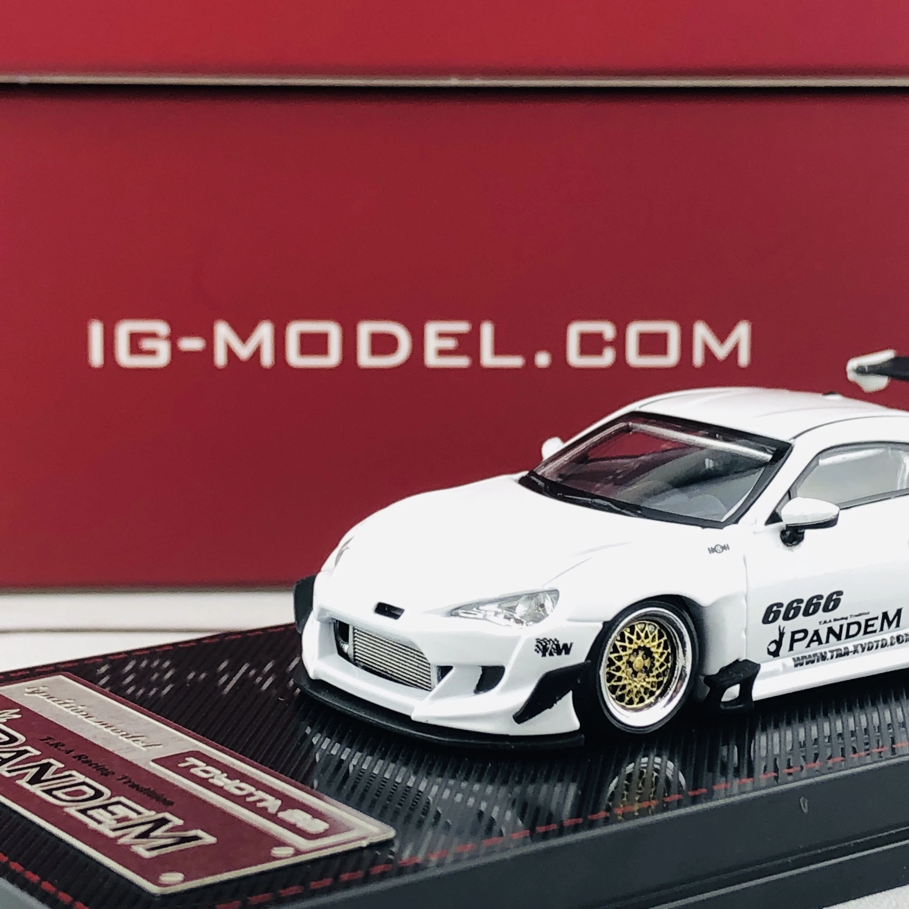 Ignition Model 1/64 Pandem Toyota 86 V3 White 1402 - Image 3
