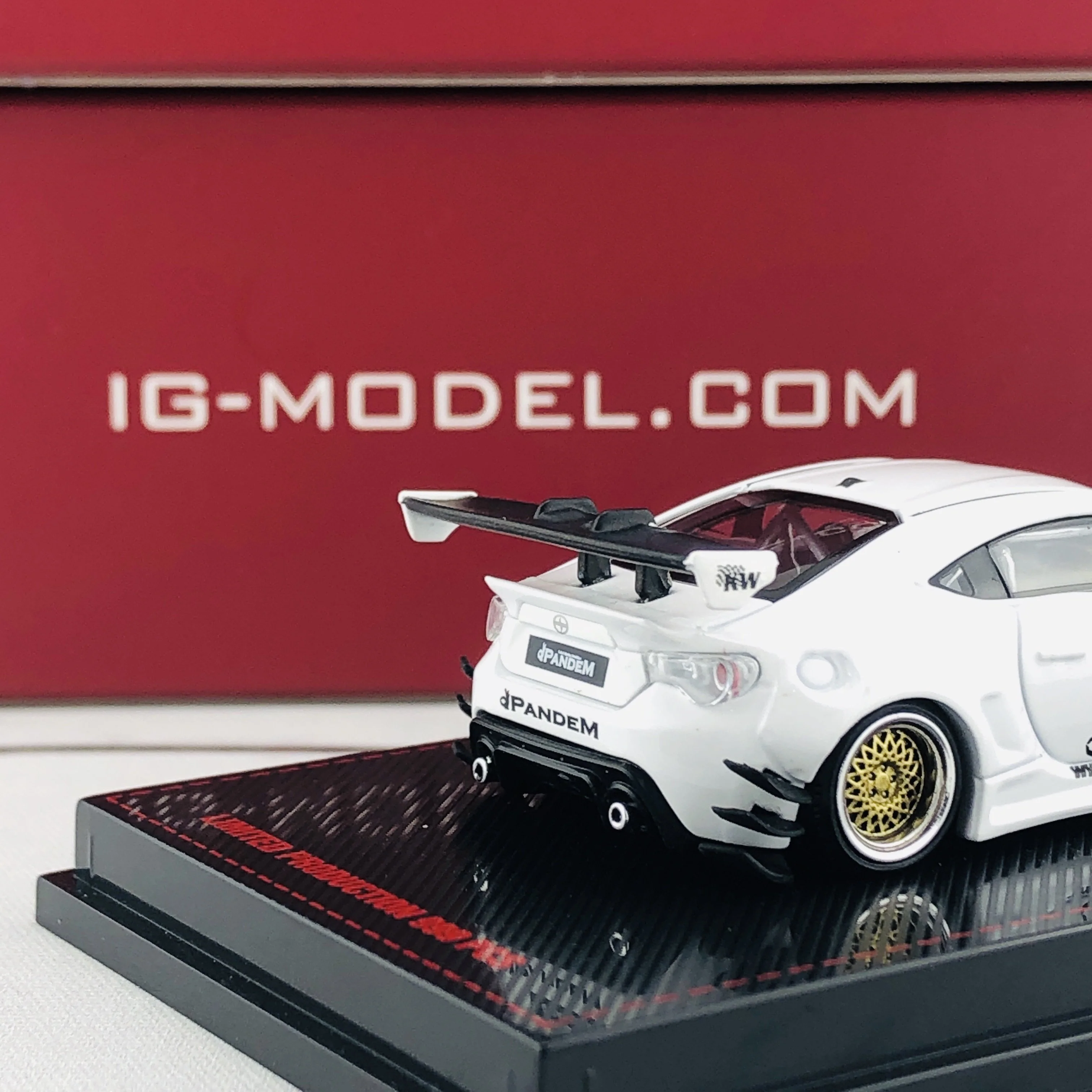 Ignition Model 1/64 Pandem Toyota 86 V3 White 1402 - Image 5