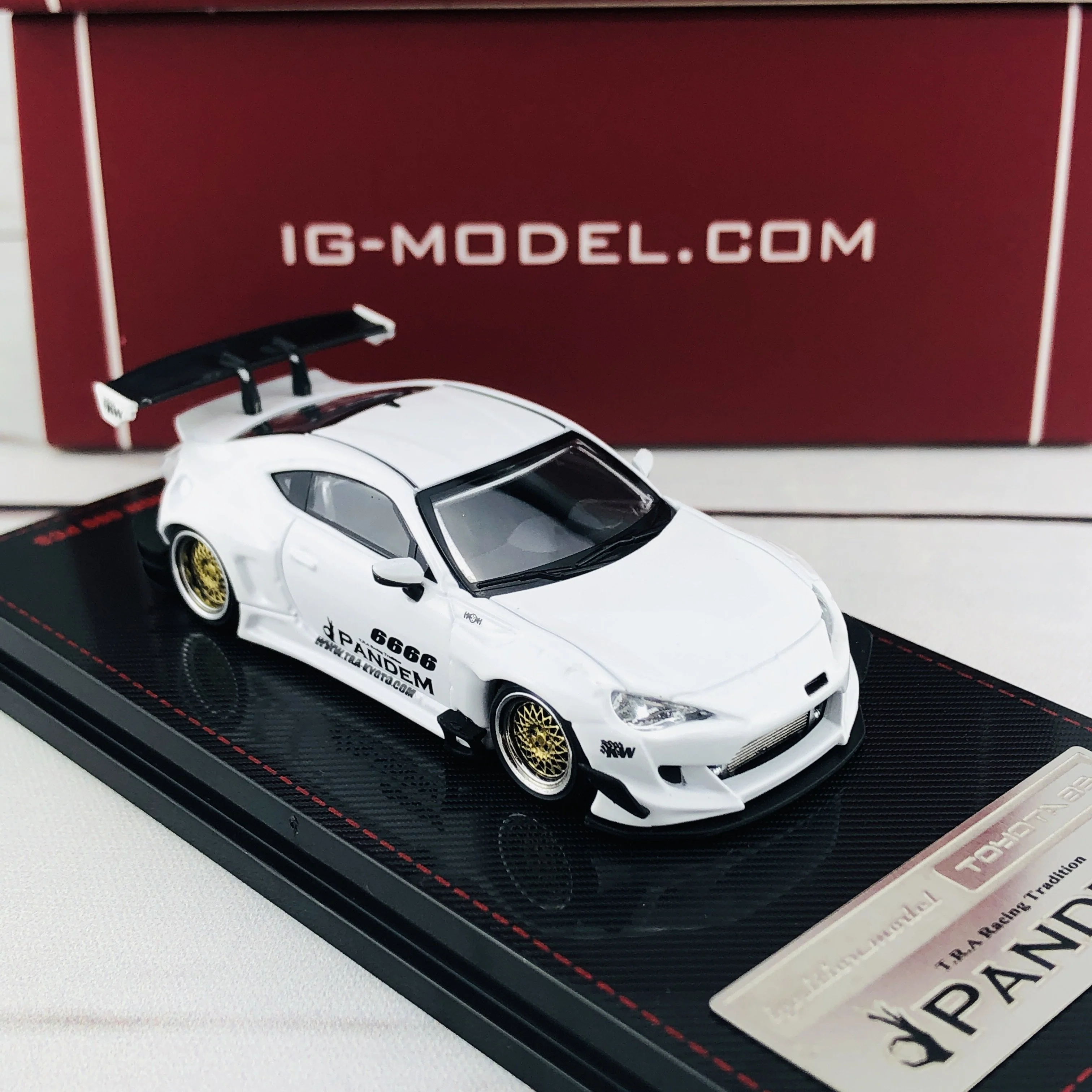 Ignition Model 1/64 Pandem Toyota 86 V3 White 1402 - Image 6