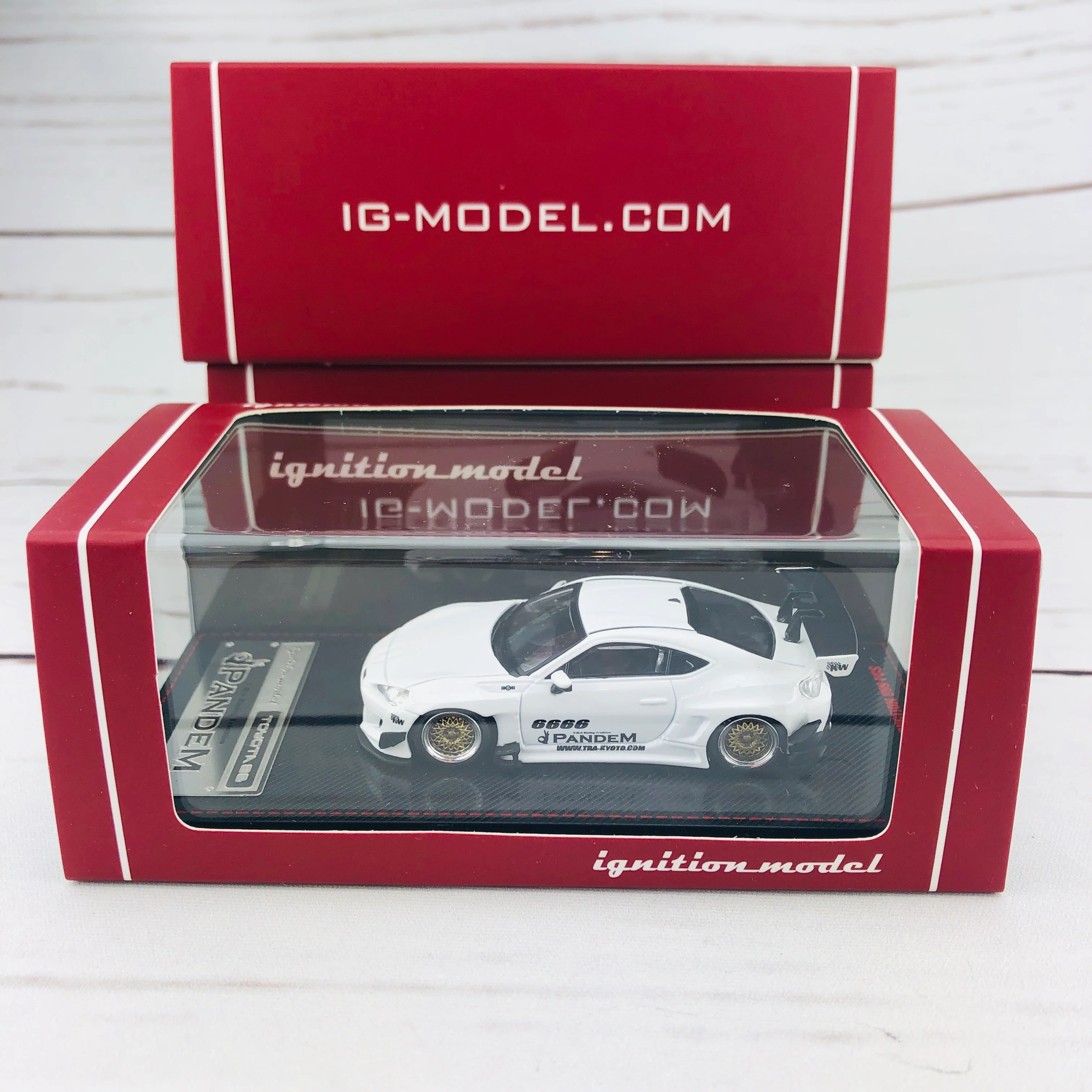 Ignition Model 1/64 Pandem Toyota 86 V3 White 1402 - Image 8