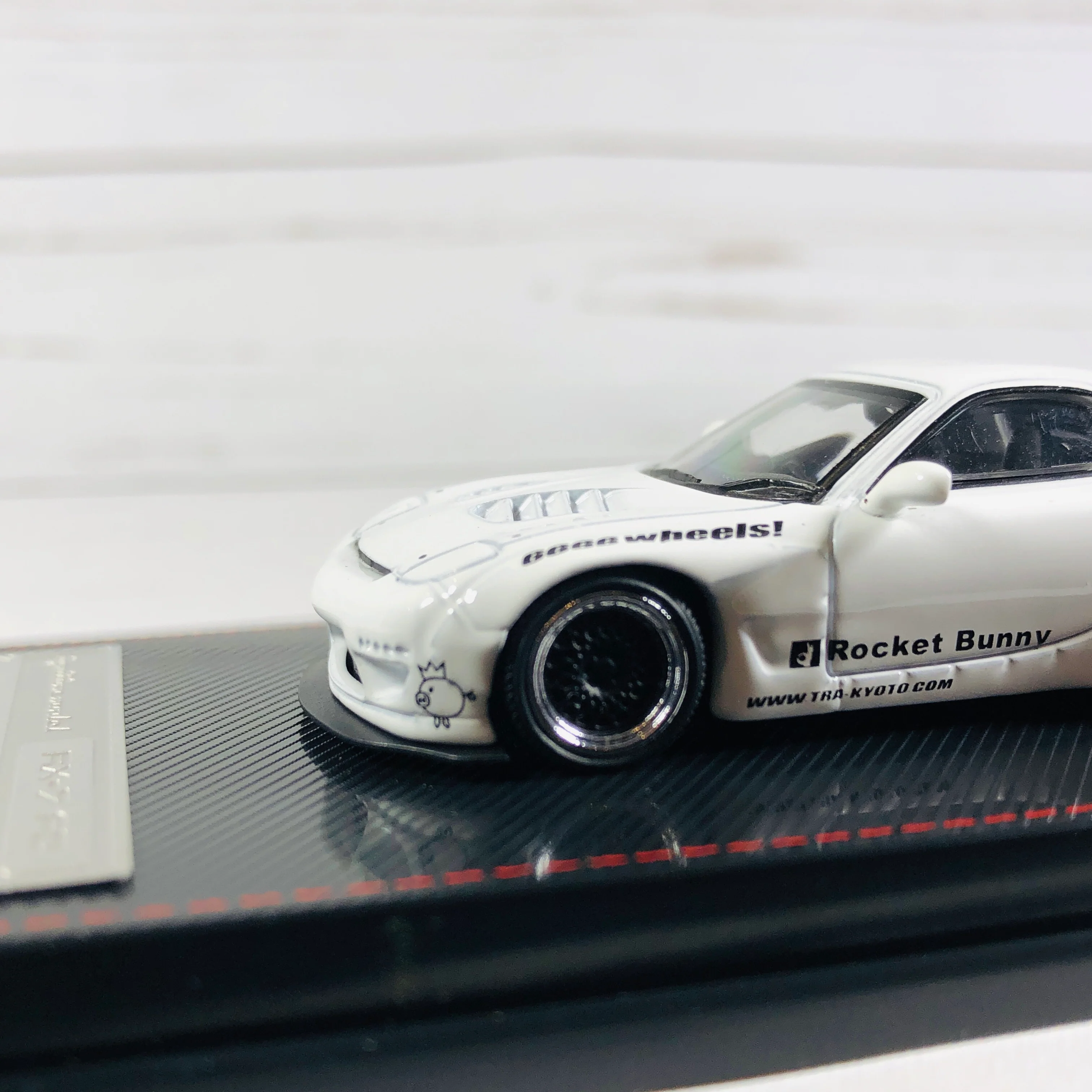 Ignition Model 1/64 Rocket Bunny RX7 (FD3S) White 1411 - Image 4