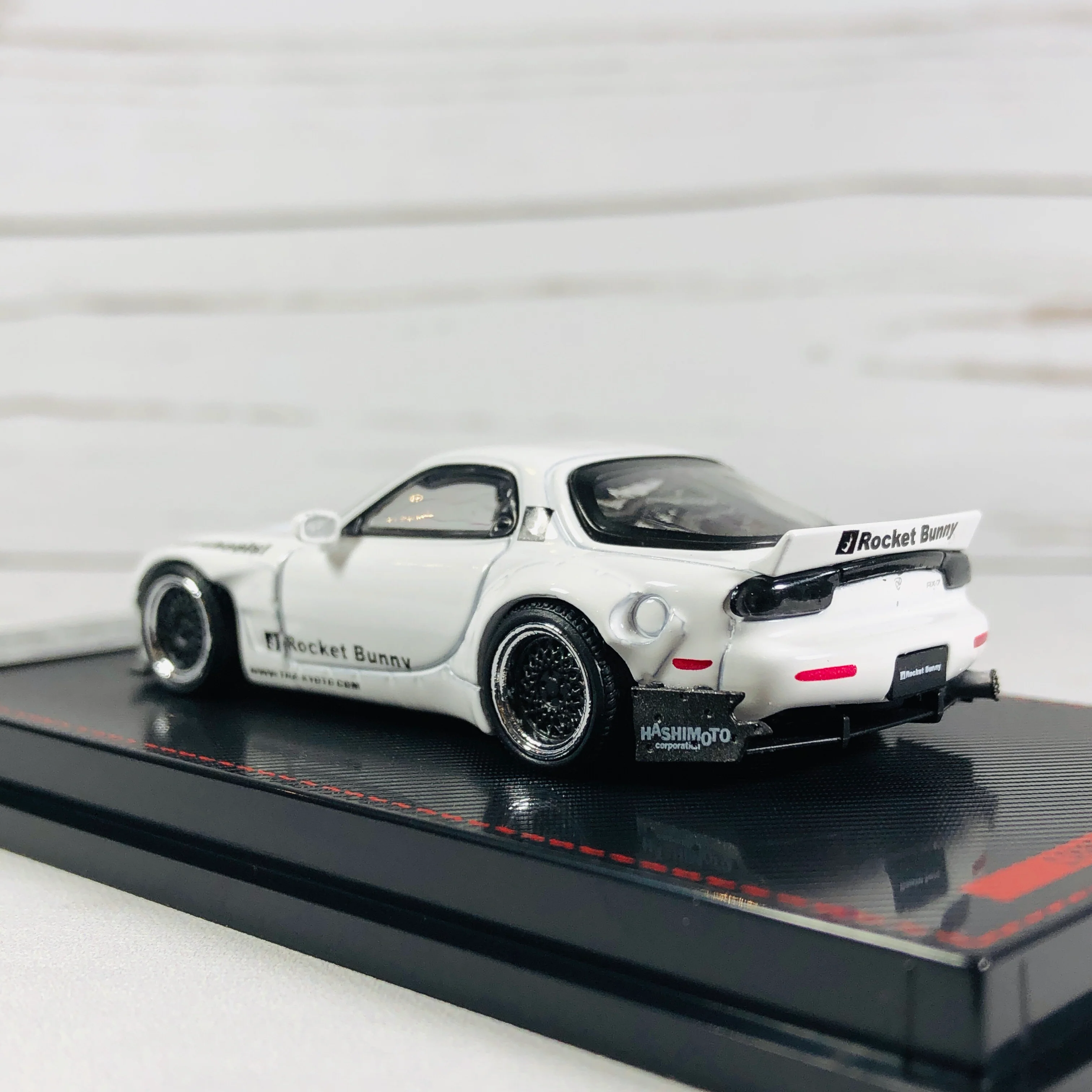 Ignition Model 1/64 Rocket Bunny RX7 (FD3S) White 1411 - Image 5