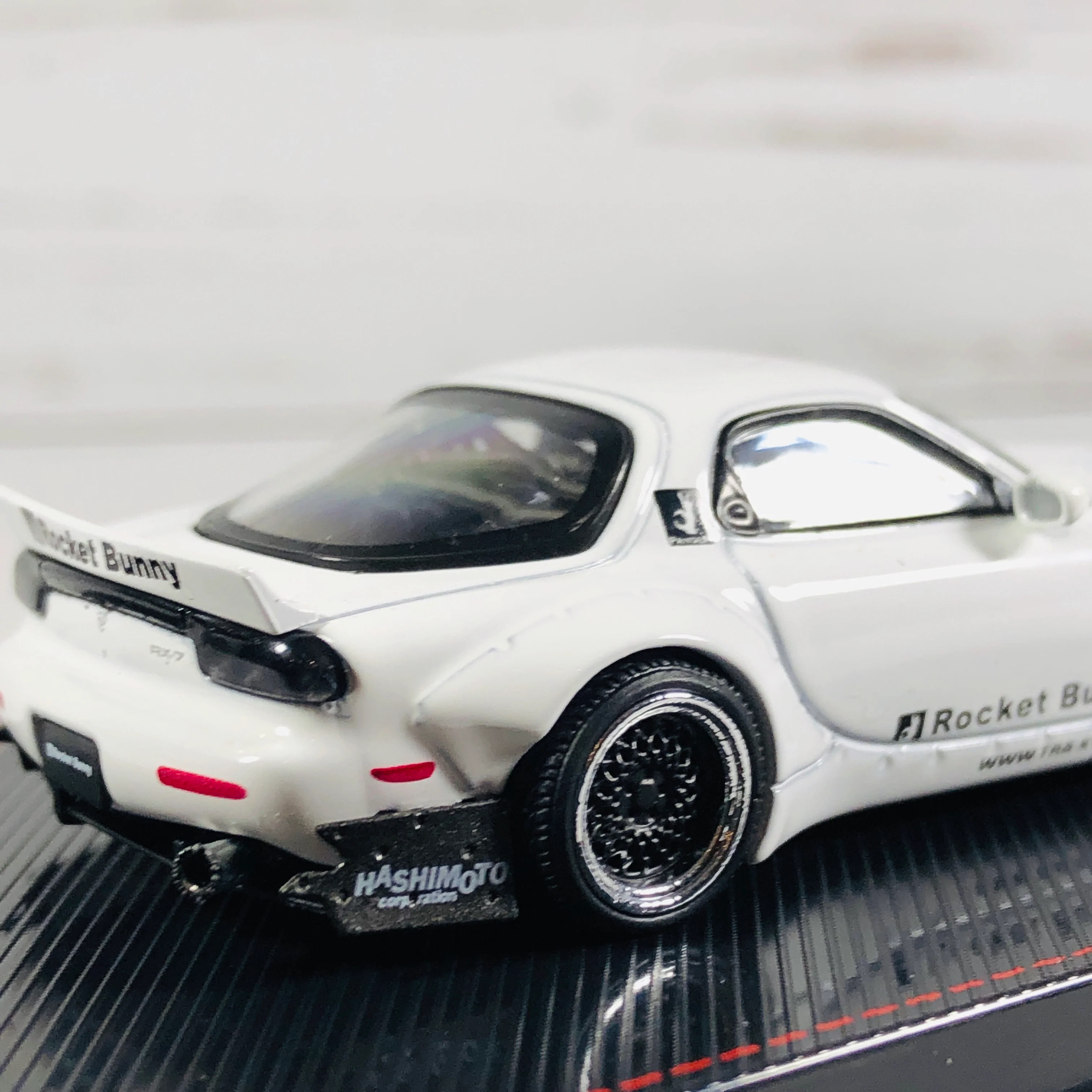 Ignition Model 1/64 Rocket Bunny RX7 (FD3S) White 1411 - Image 6