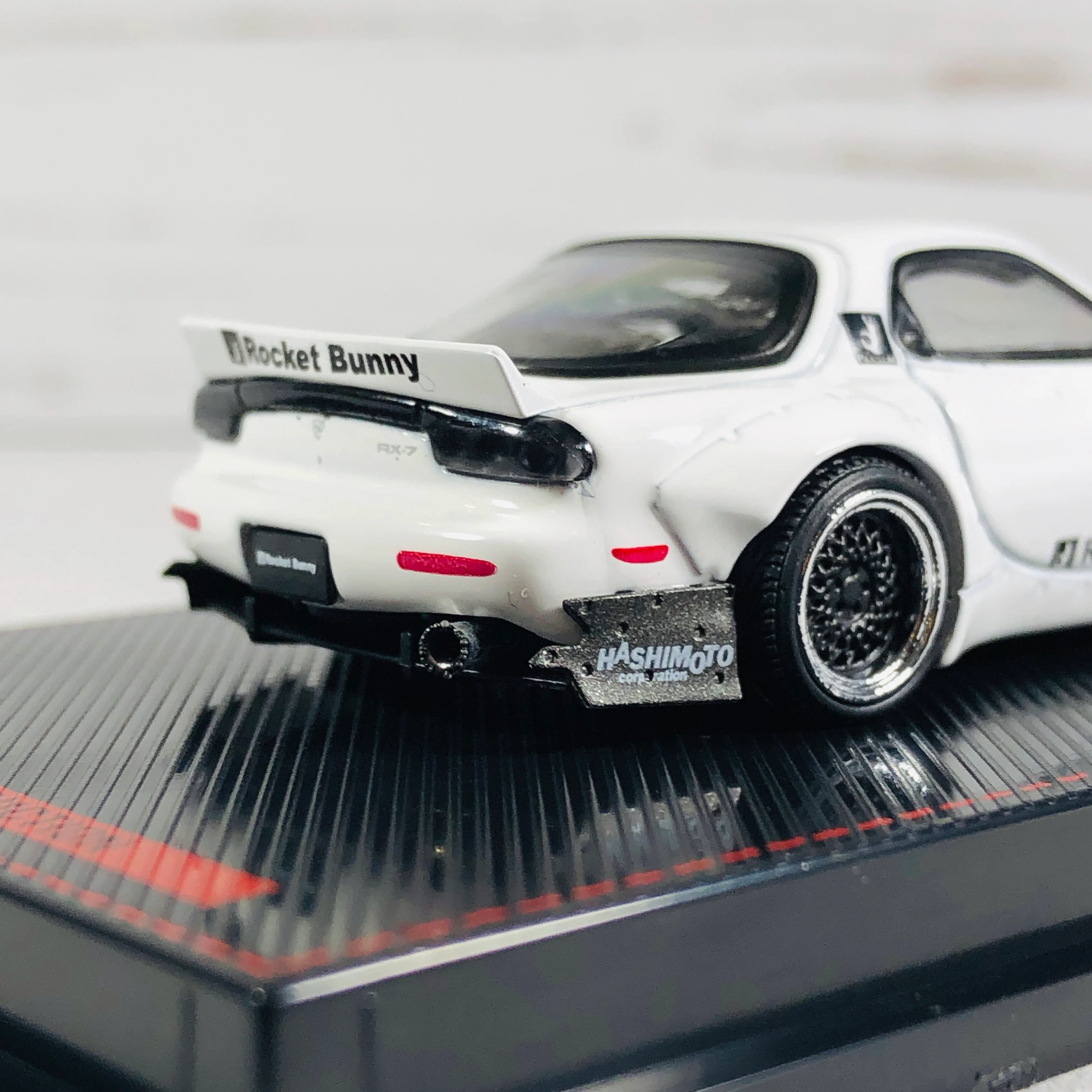 Ignition Model 1/64 Rocket Bunny RX7 (FD3S) White 1411 - Image 7