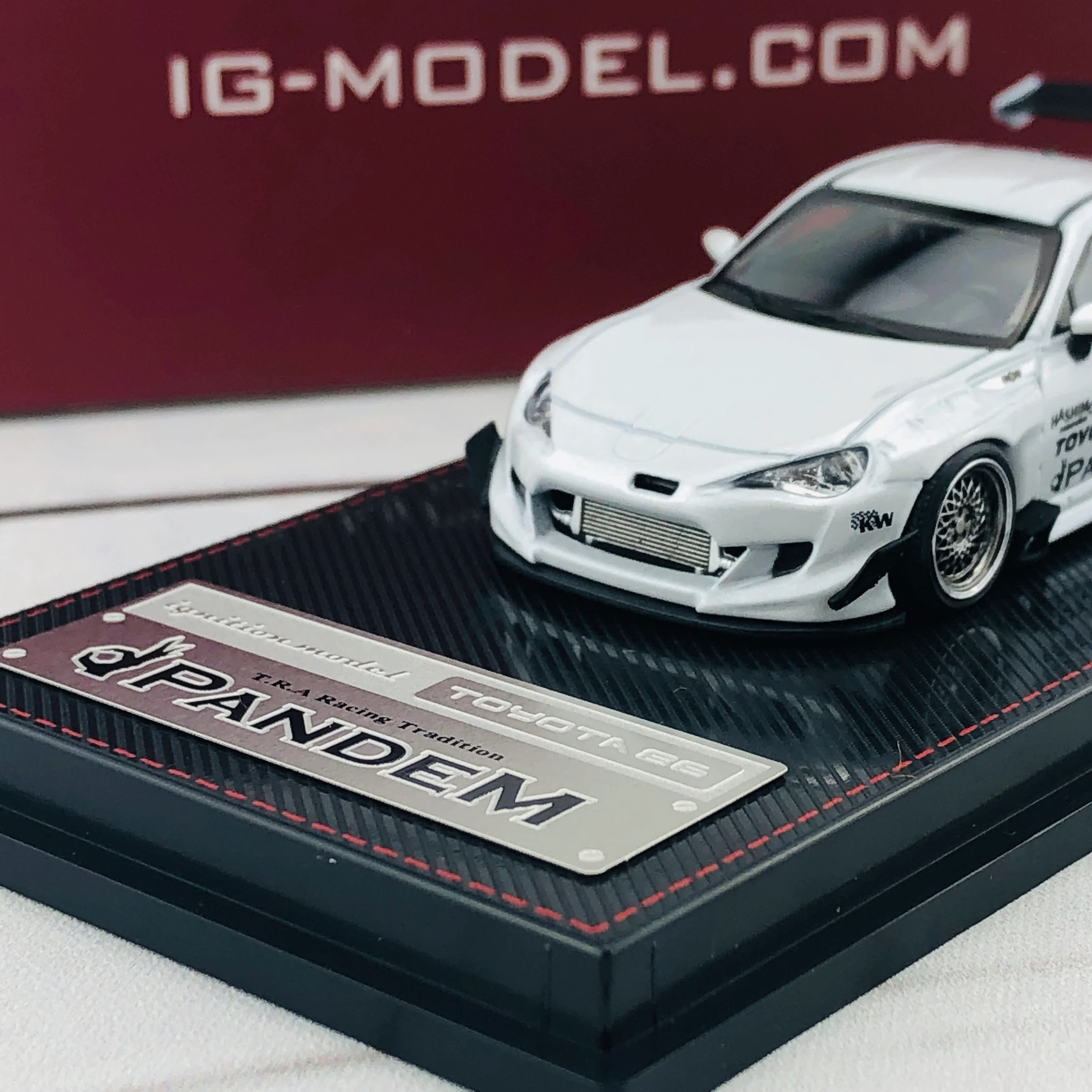 Ignition Model 1/64 Pandem Toyota 86 V3 White Metallic 1750 - Image 4