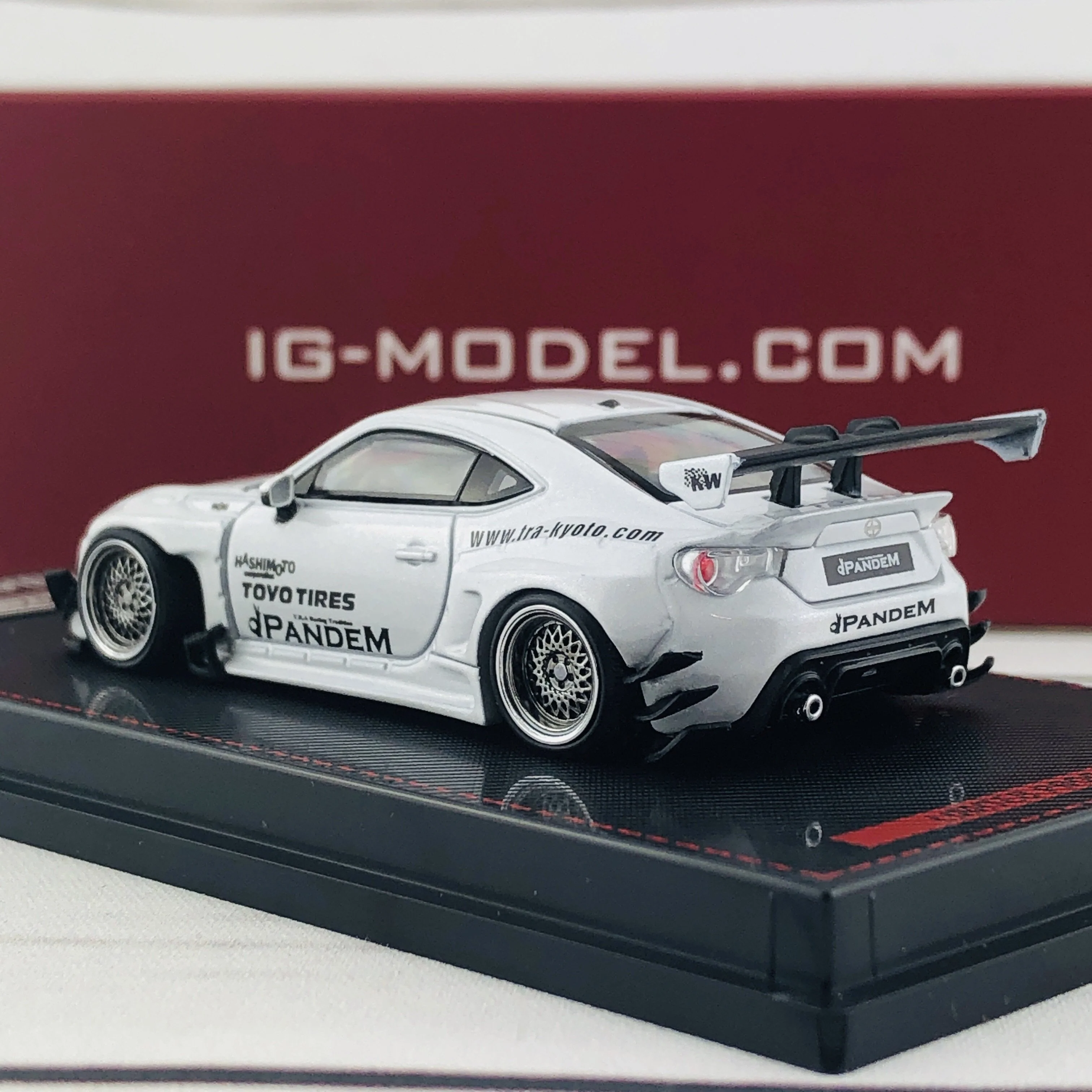 Ignition Model 1/64 Pandem Toyota 86 V3 White Metallic 1750 - Image 5