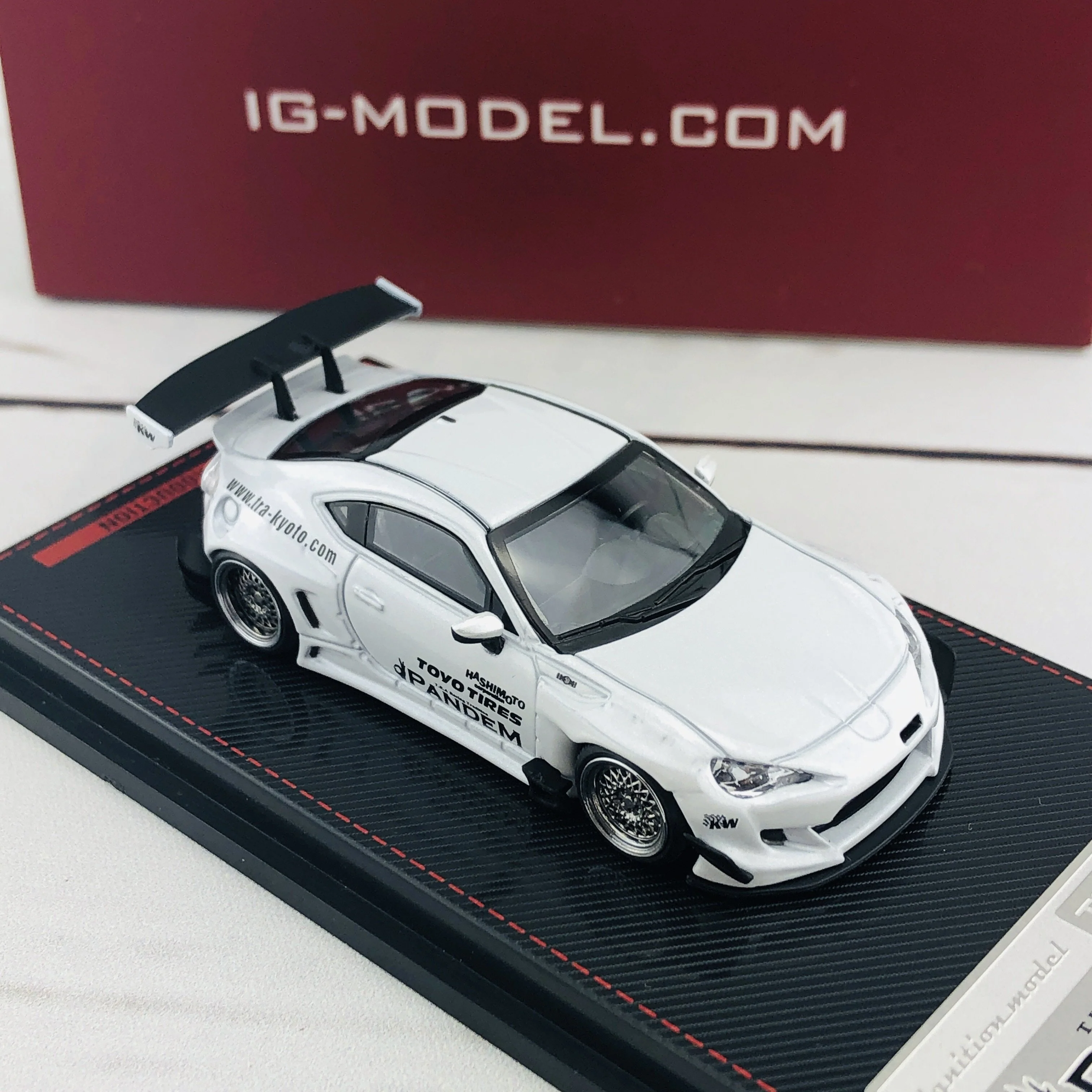 Ignition Model 1/64 Pandem Toyota 86 V3 White Metallic 1750 - Image 6