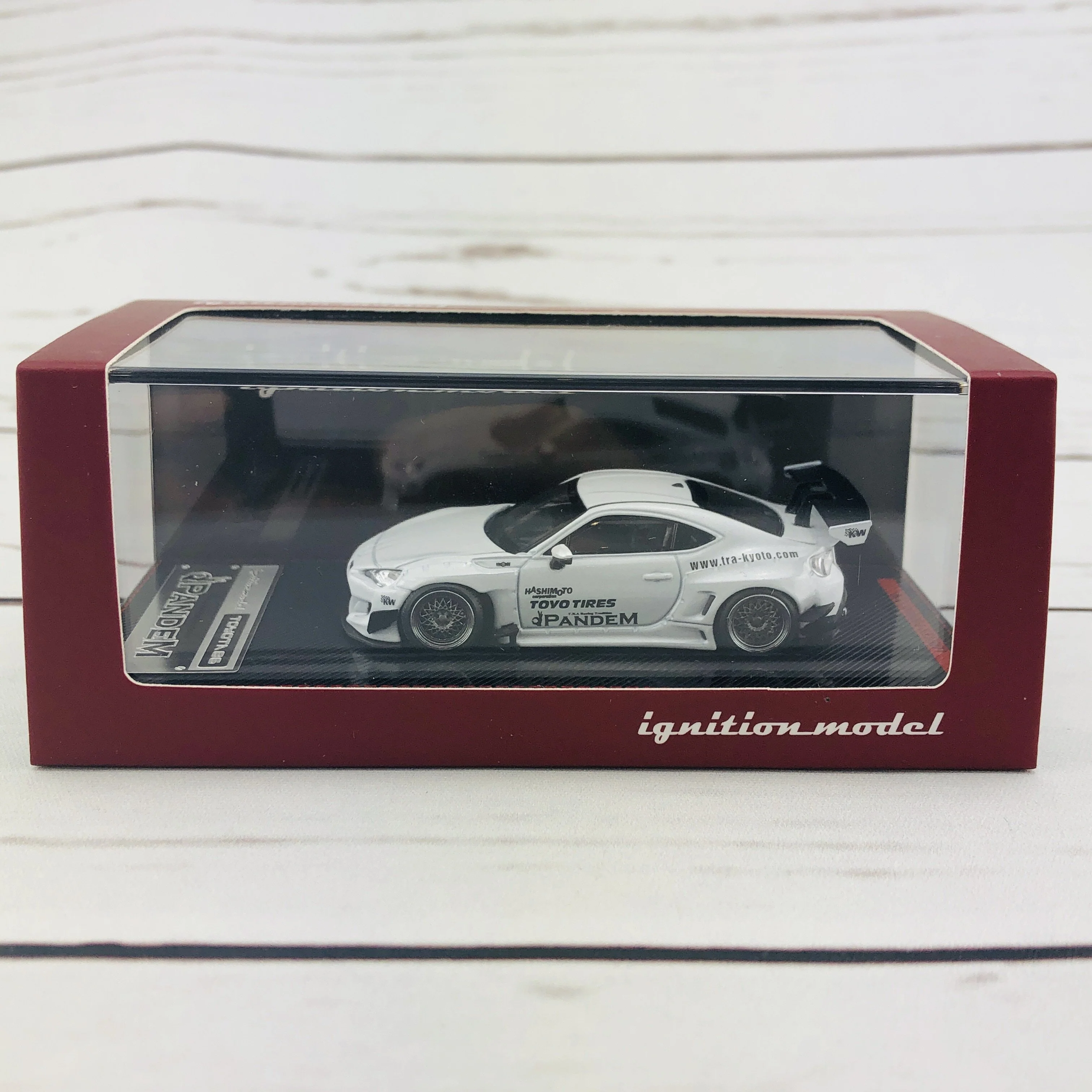 Ignition Model 1/64 Pandem Toyota 86 V3 White Metallic 1750 - Image 9