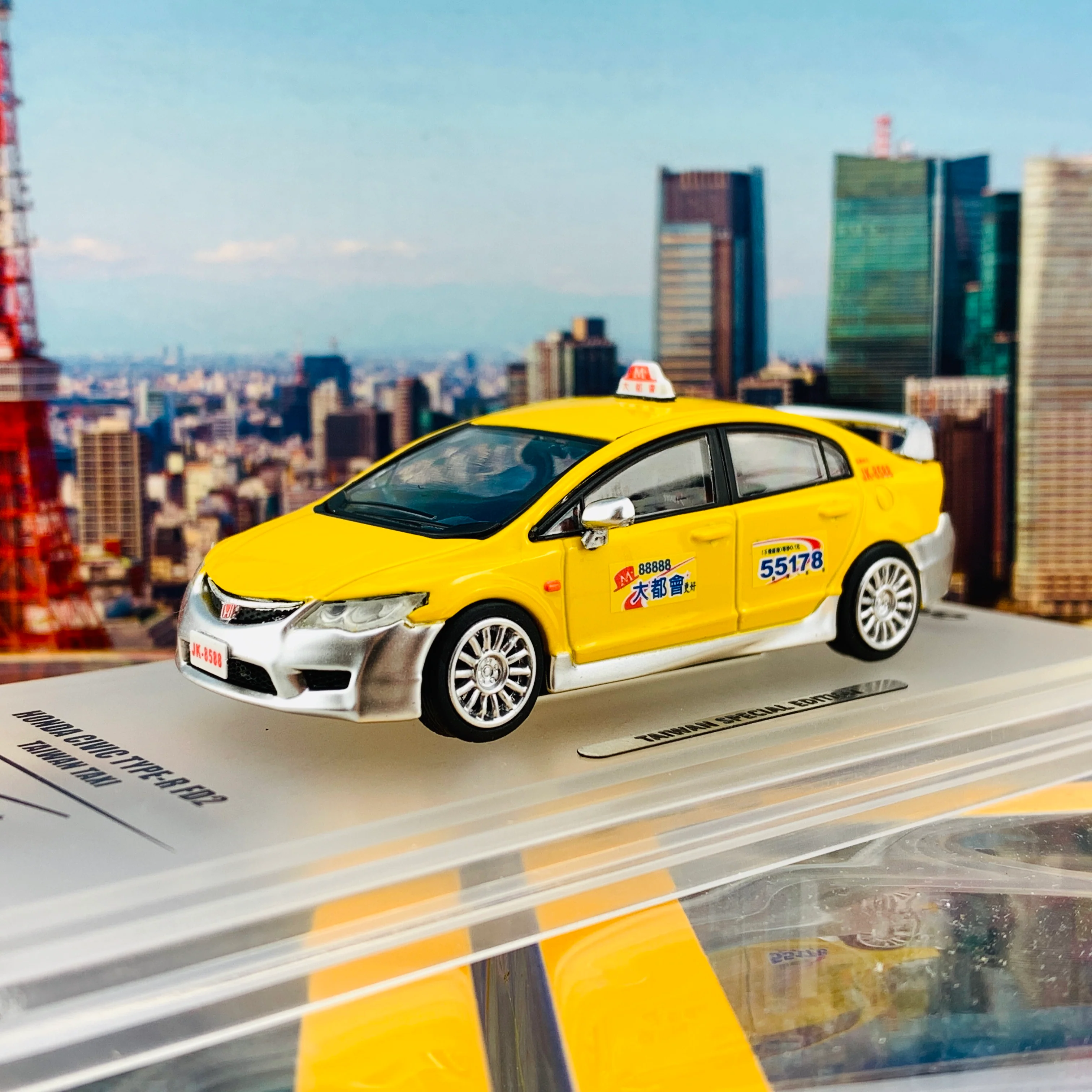INNO64 1/64 Honda Civic Type-R FD2 Taiwan Taxi IN64-FD2-TWTS - Image 2