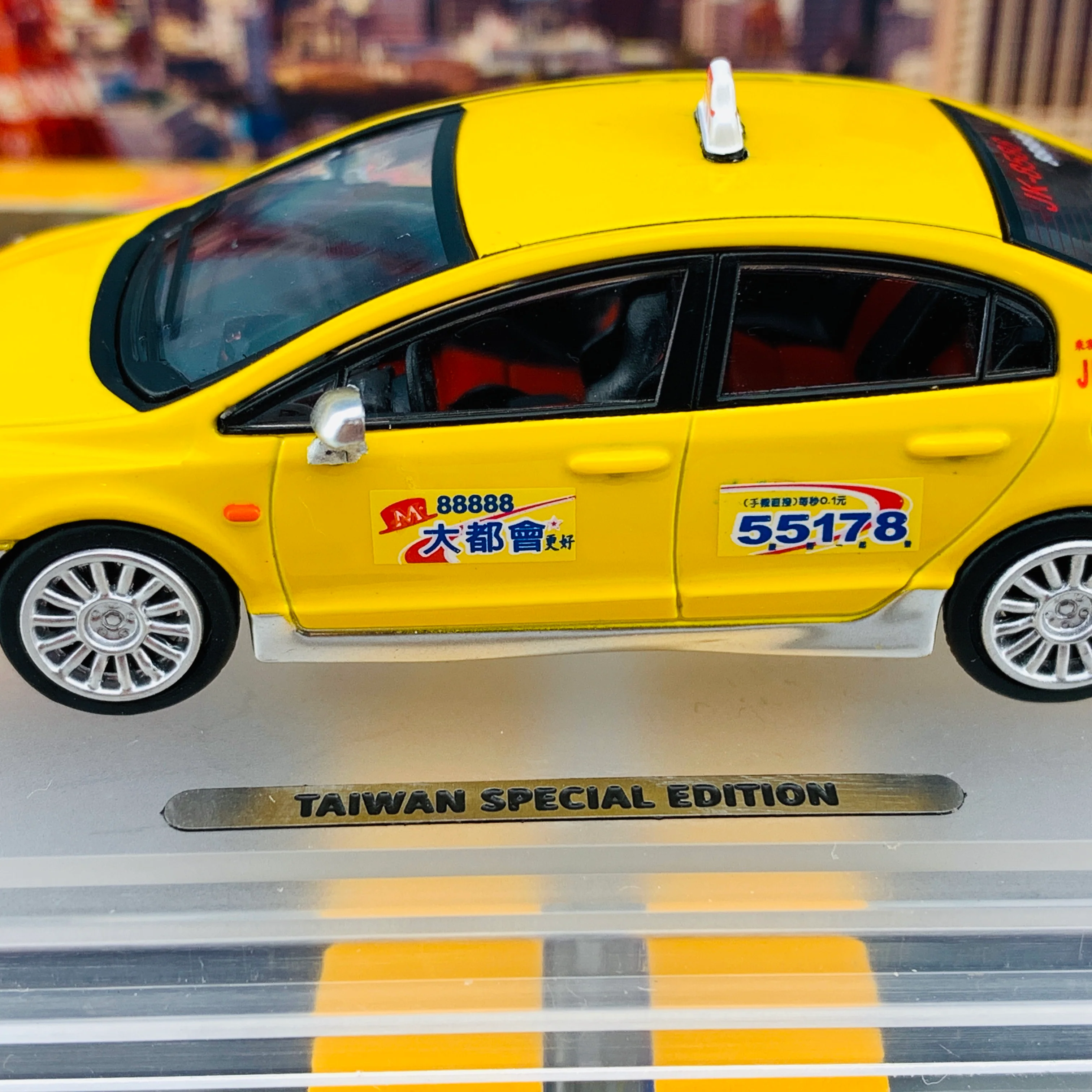 INNO64 1/64 Honda Civic Type-R FD2 Taiwan Taxi IN64-FD2-TWTS - Image 4