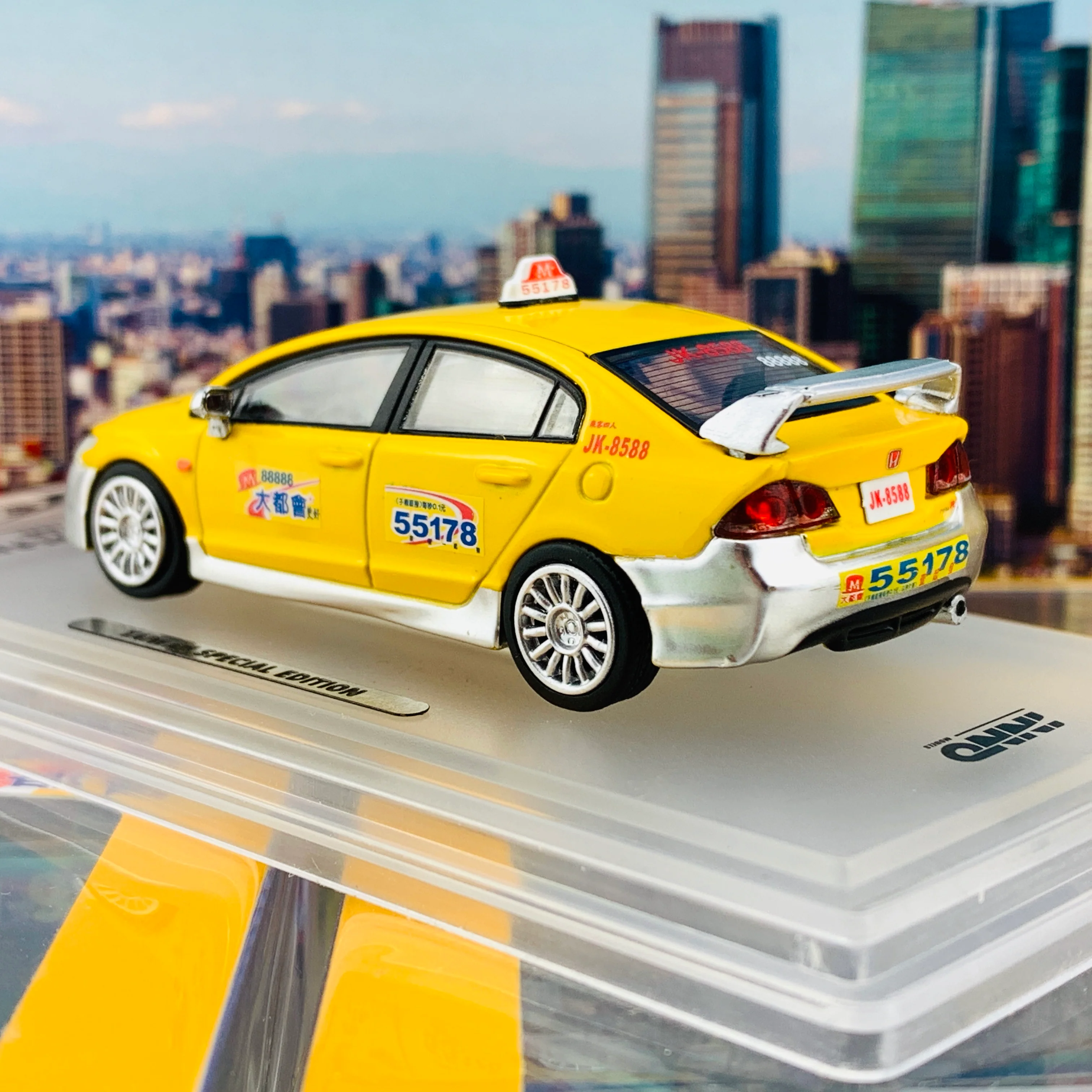 INNO64 1/64 Honda Civic Type-R FD2 Taiwan Taxi IN64-FD2-TWTS - Image 5