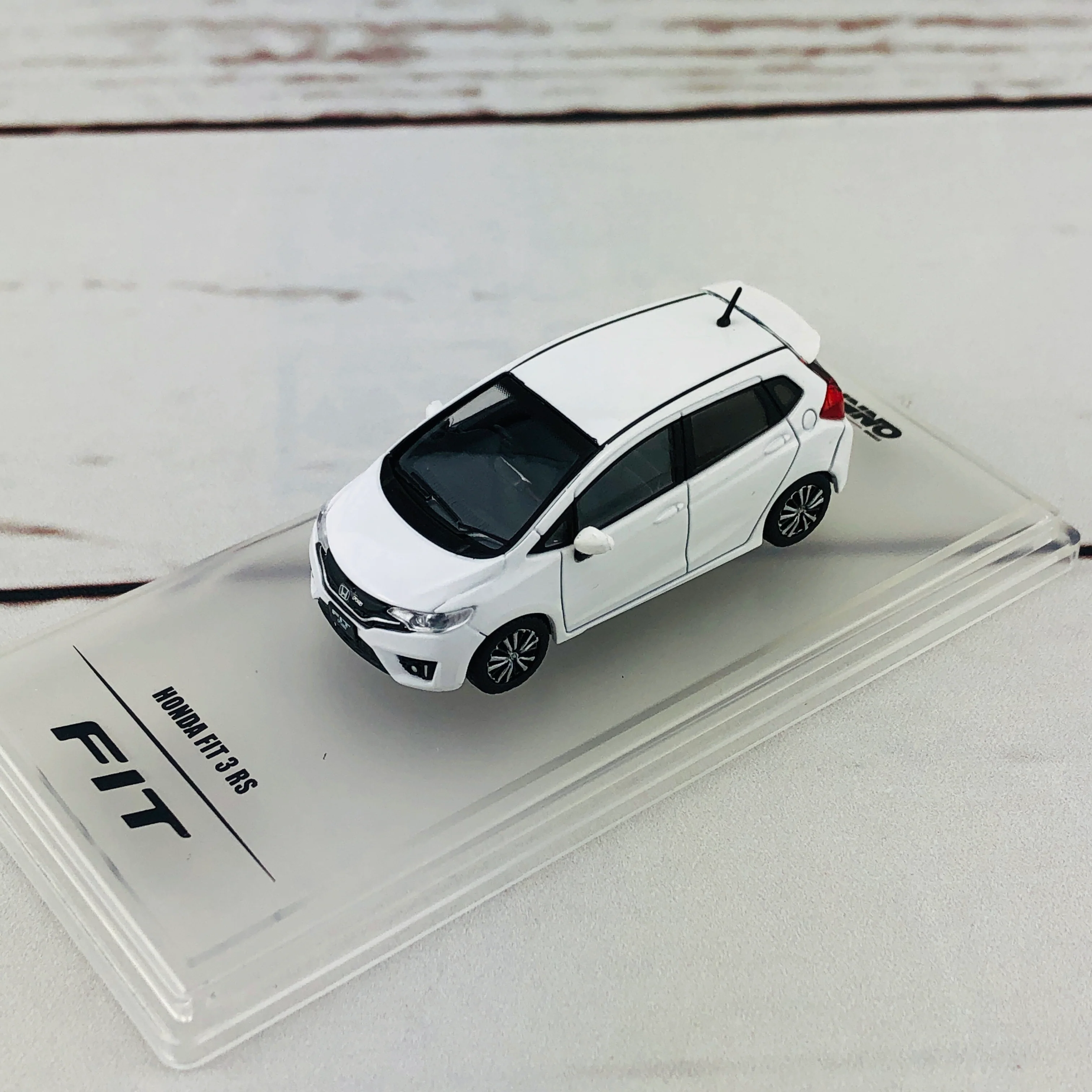 INNO64 1/64 Honda Fit 3 RS White IN64-GK5-WH3X1 - Image 3