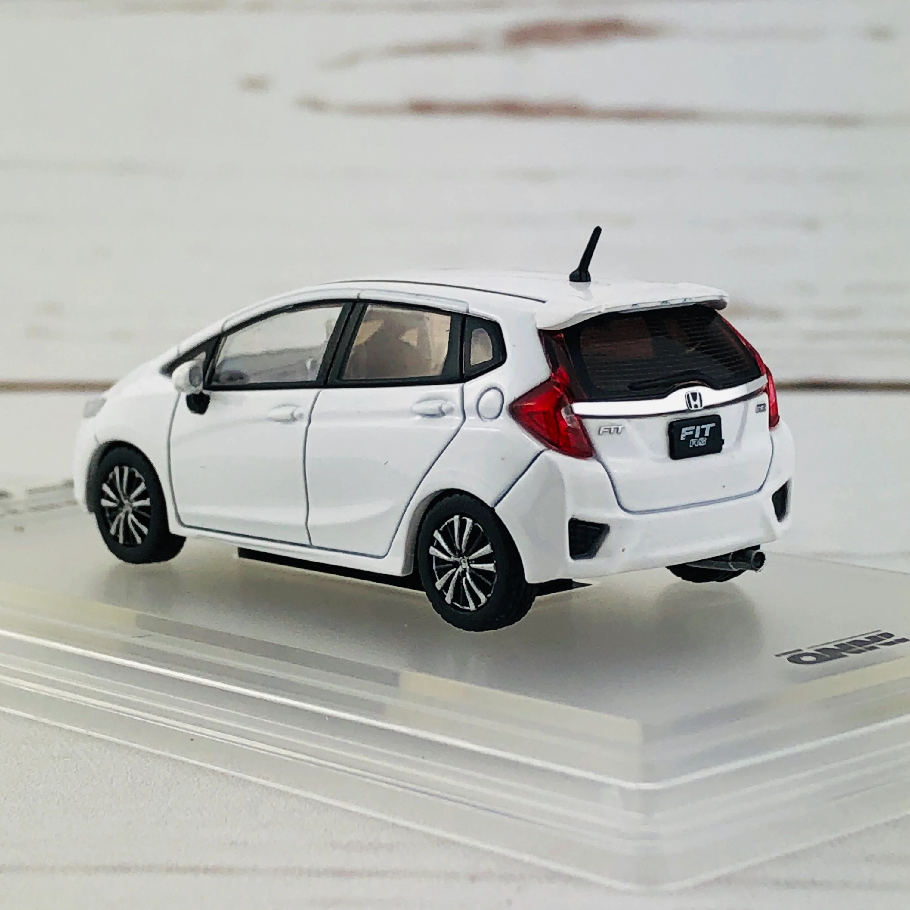 INNO64 1/64 Honda Fit 3 RS White IN64-GK5-WH3X1 - Image 4