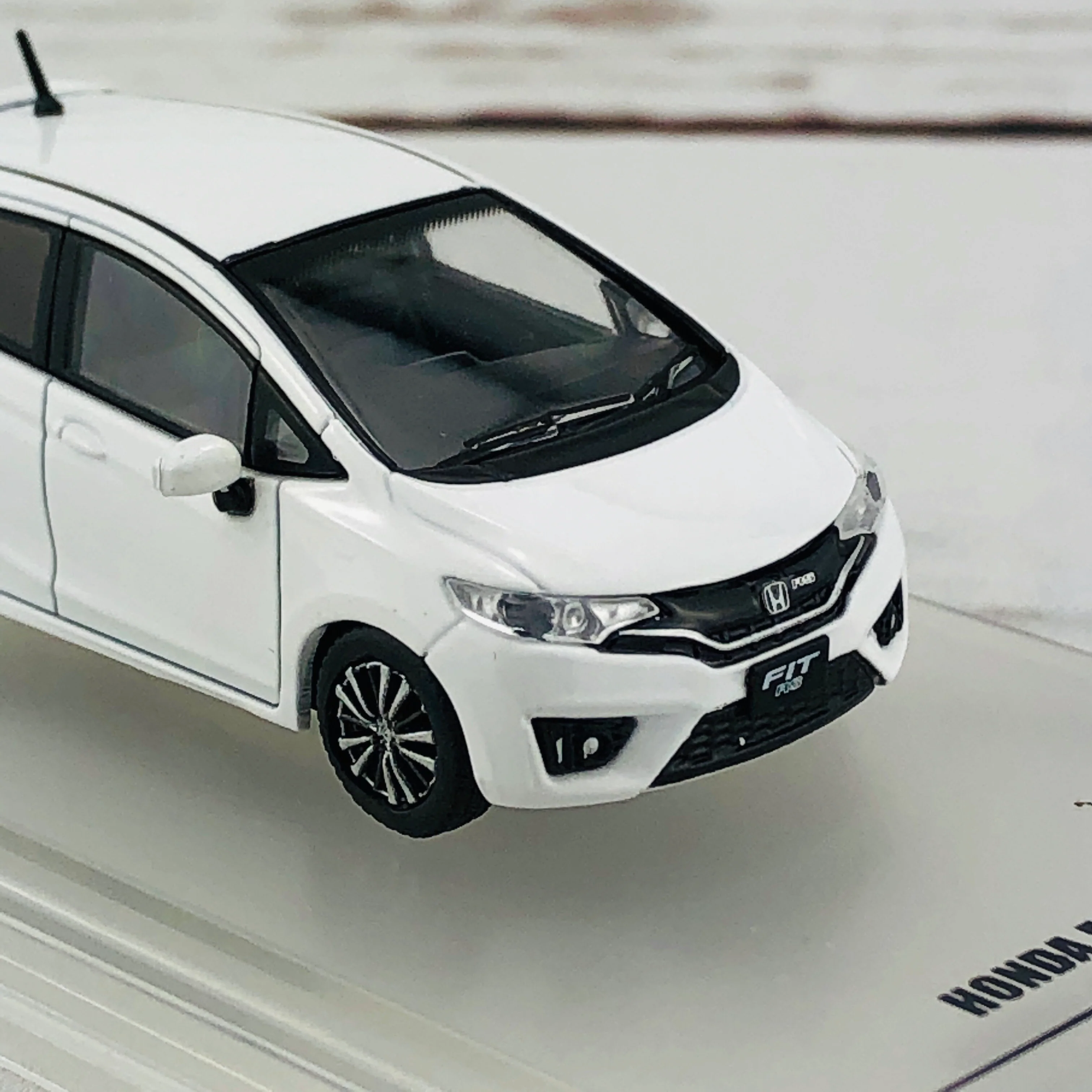 INNO64 1/64 Honda Fit 3 RS White IN64-GK5-WH3X1 - Image 6