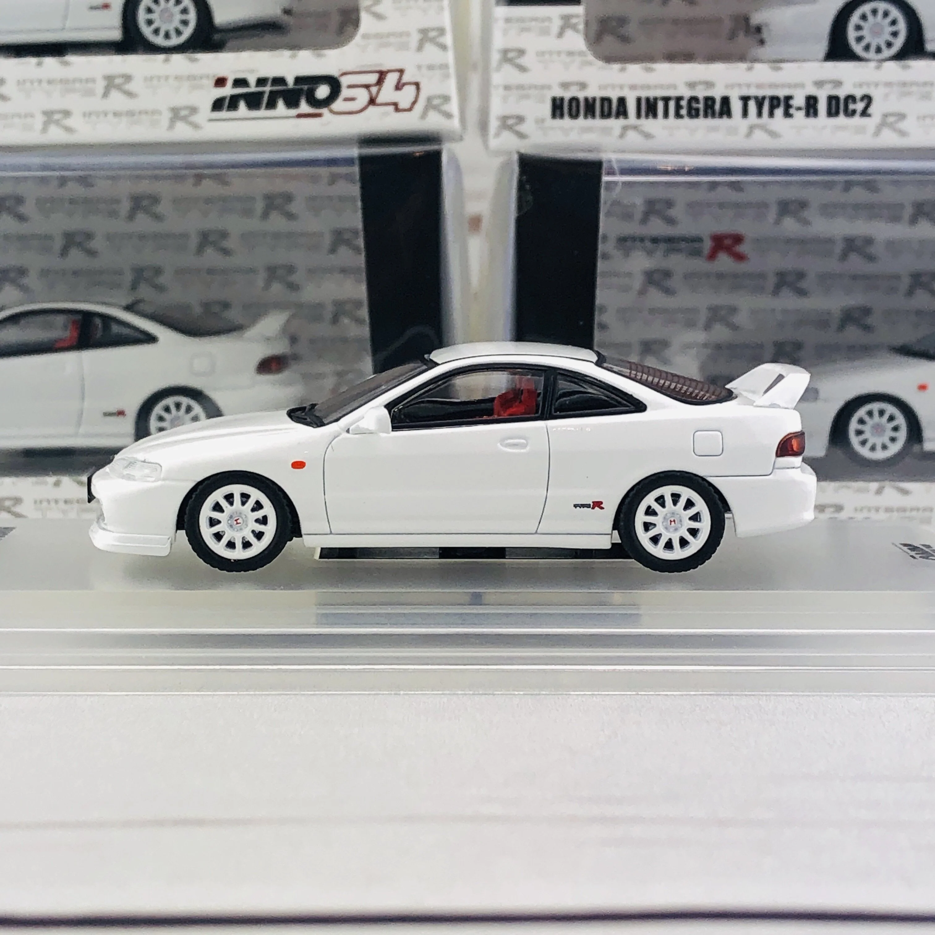 INNO64 1/64 Honda Integra Type-R DC2 White IN64-DC2-WHI - Image 2