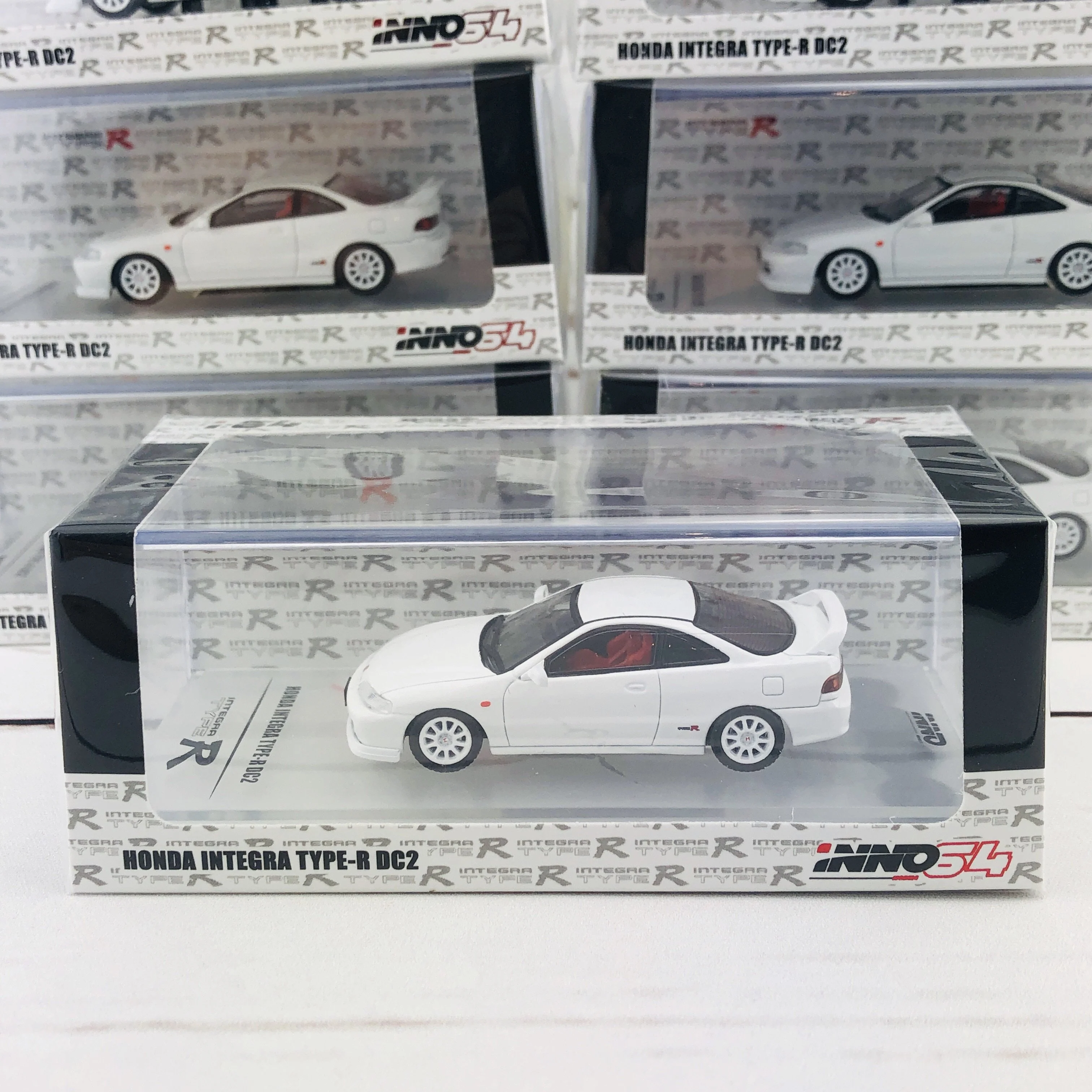INNO64 1/64 Honda Integra Type-R DC2 White IN64-DC2-WHI - Image 7