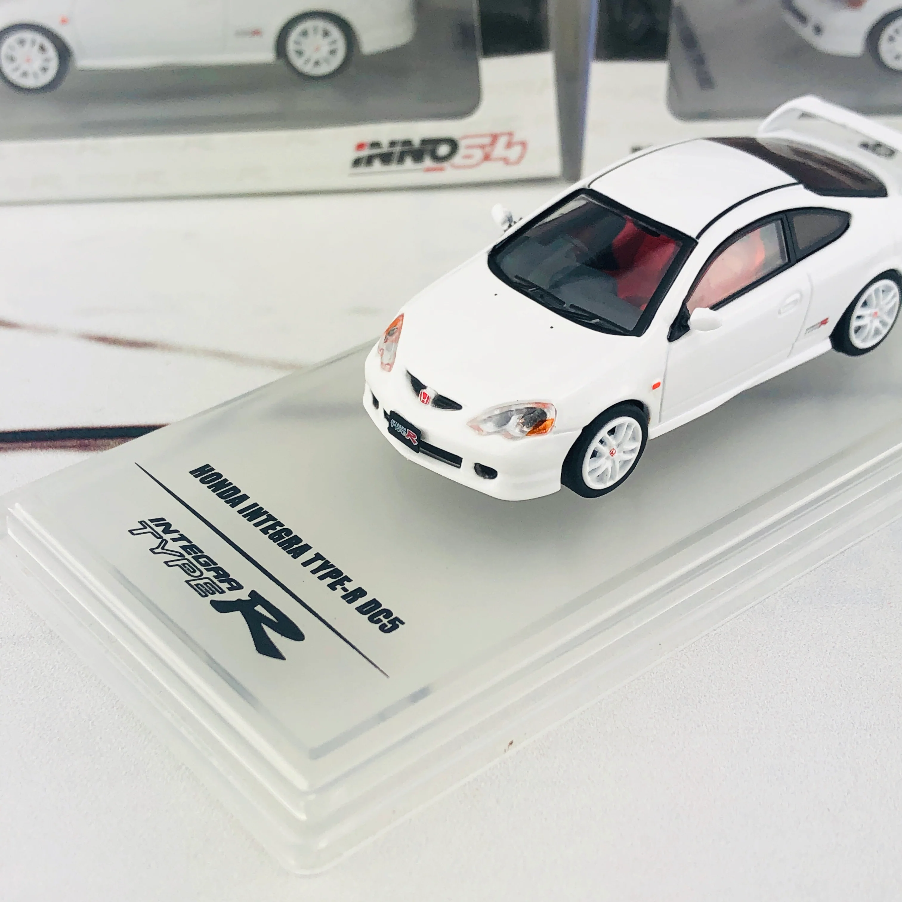 INNO64 1/64 Honda Integra Type-R DC5 White IN64-DC5-WHI - Image 3
