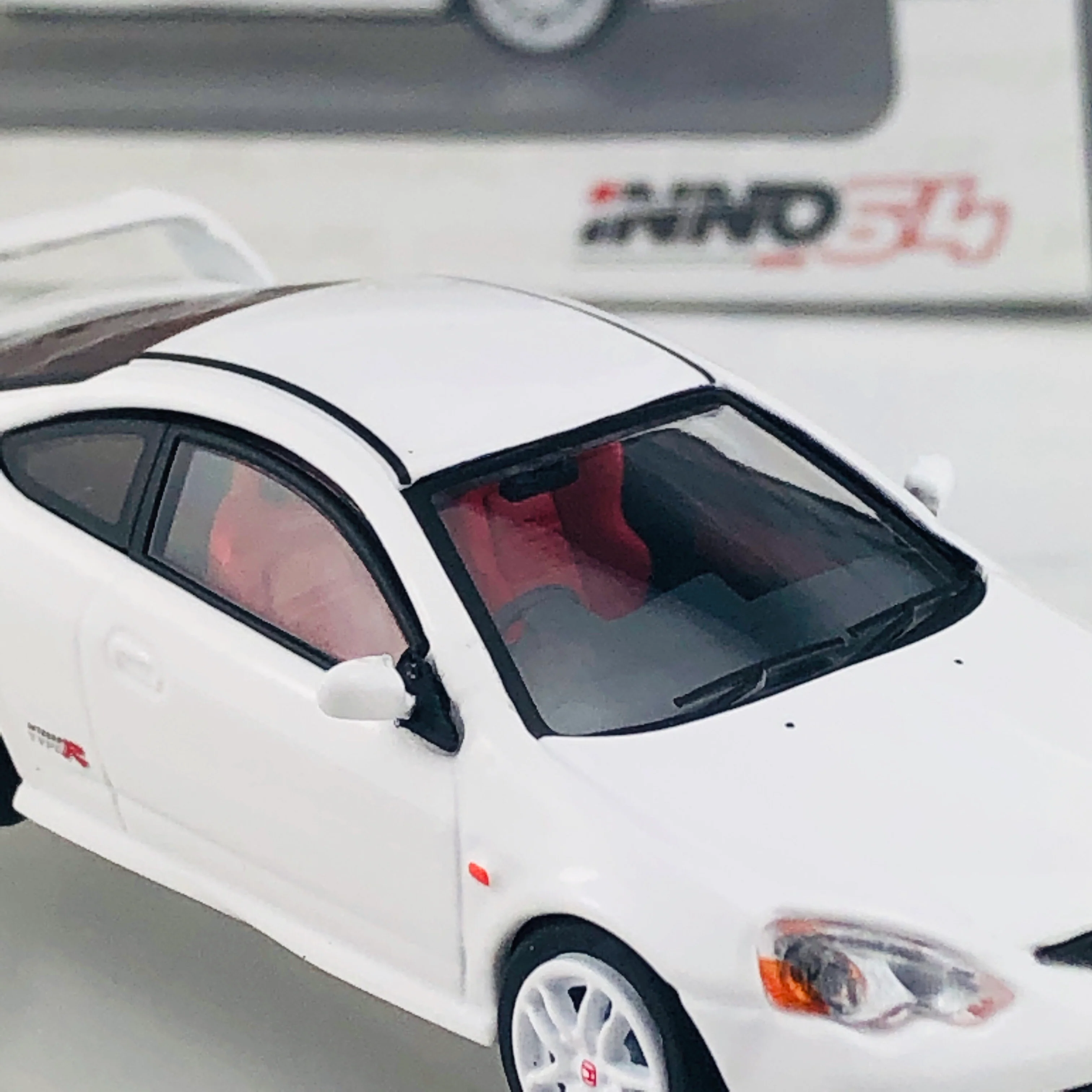 INNO64 1/64 Honda Integra Type-R DC5 White IN64-DC5-WHI - Image 6