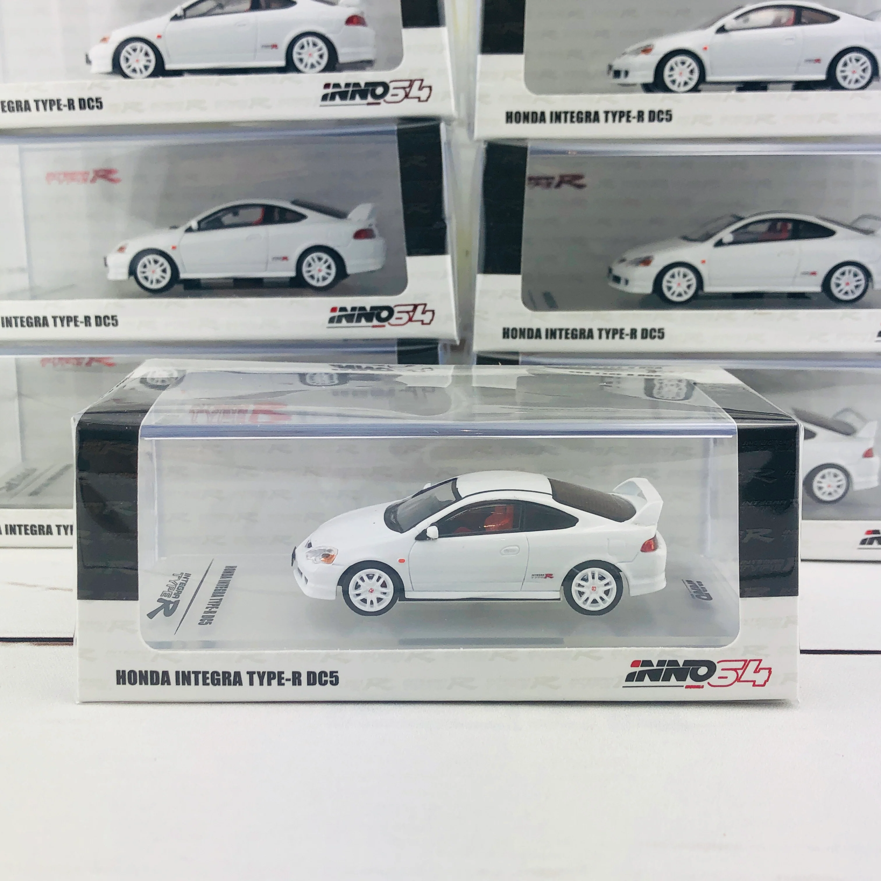 INNO64 1/64 Honda Integra Type-R DC5 White IN64-DC5-WHI - Image 7