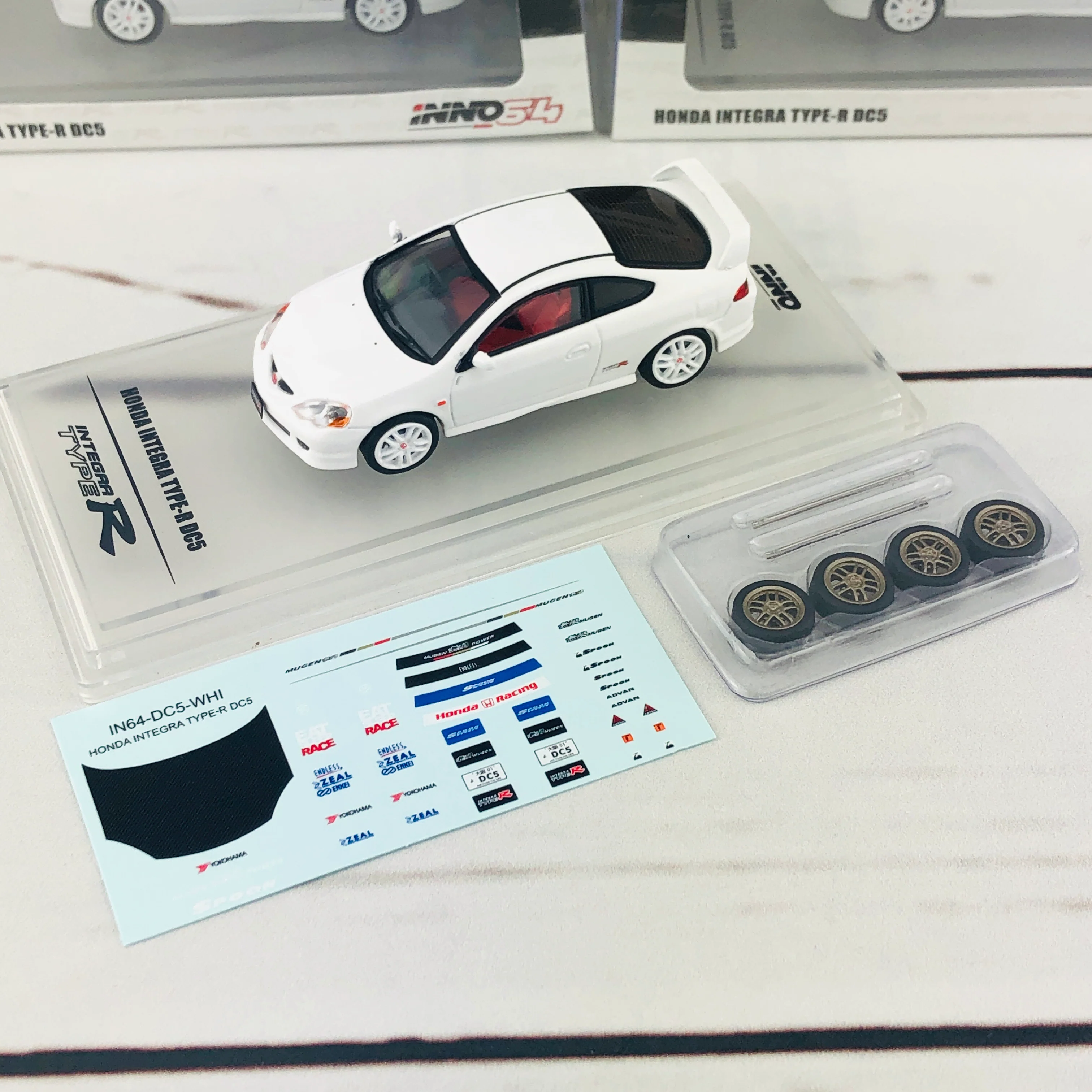 INNO64 1/64 Honda Integra Type-R DC5 White IN64-DC5-WHI - Image 8