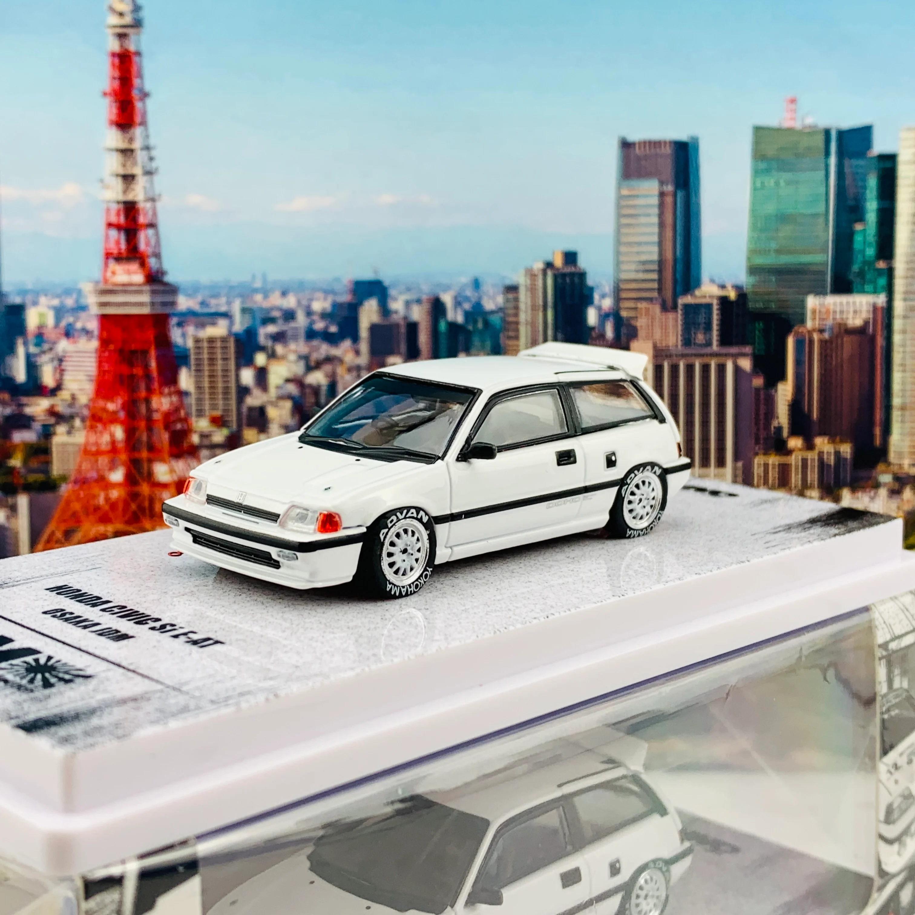 INNO64 1/64 JDM COLLECTION HONDA CIVIC SI E-AT WHITE "OSAKA JDM" with Extra Wheels and Decals IN64-EAT-JDM07 - Image 2