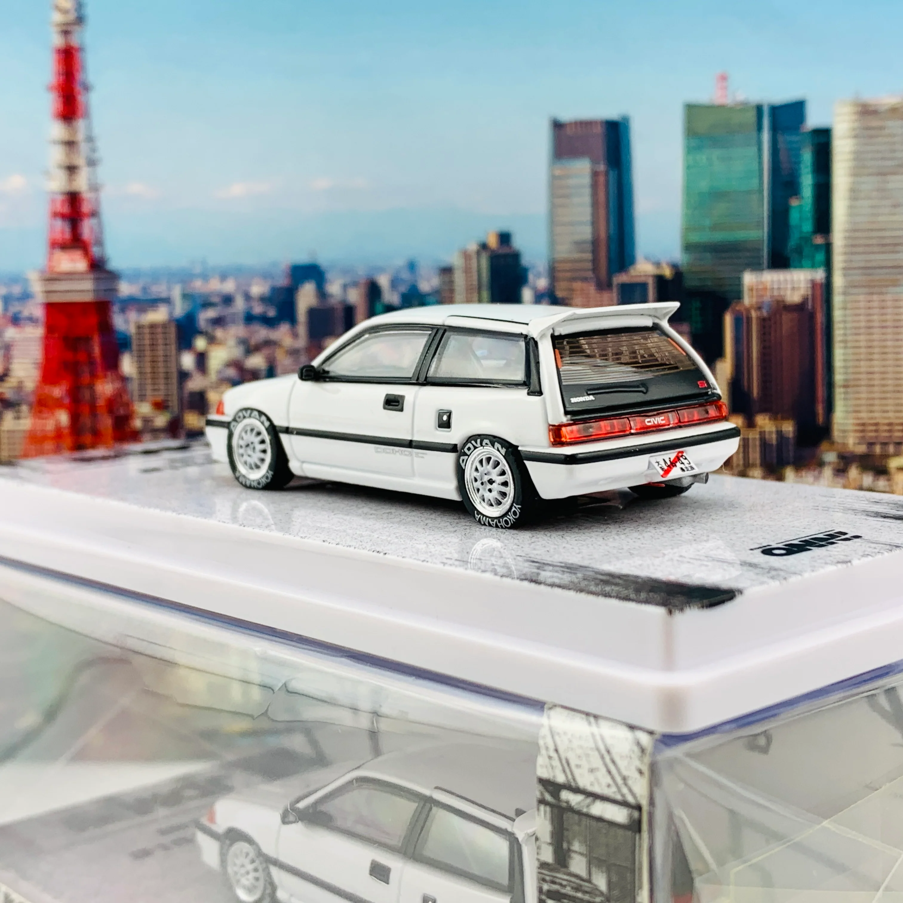 INNO64 1/64 JDM COLLECTION HONDA CIVIC SI E-AT WHITE "OSAKA JDM" with Extra Wheels and Decals IN64-EAT-JDM07 - Image 4