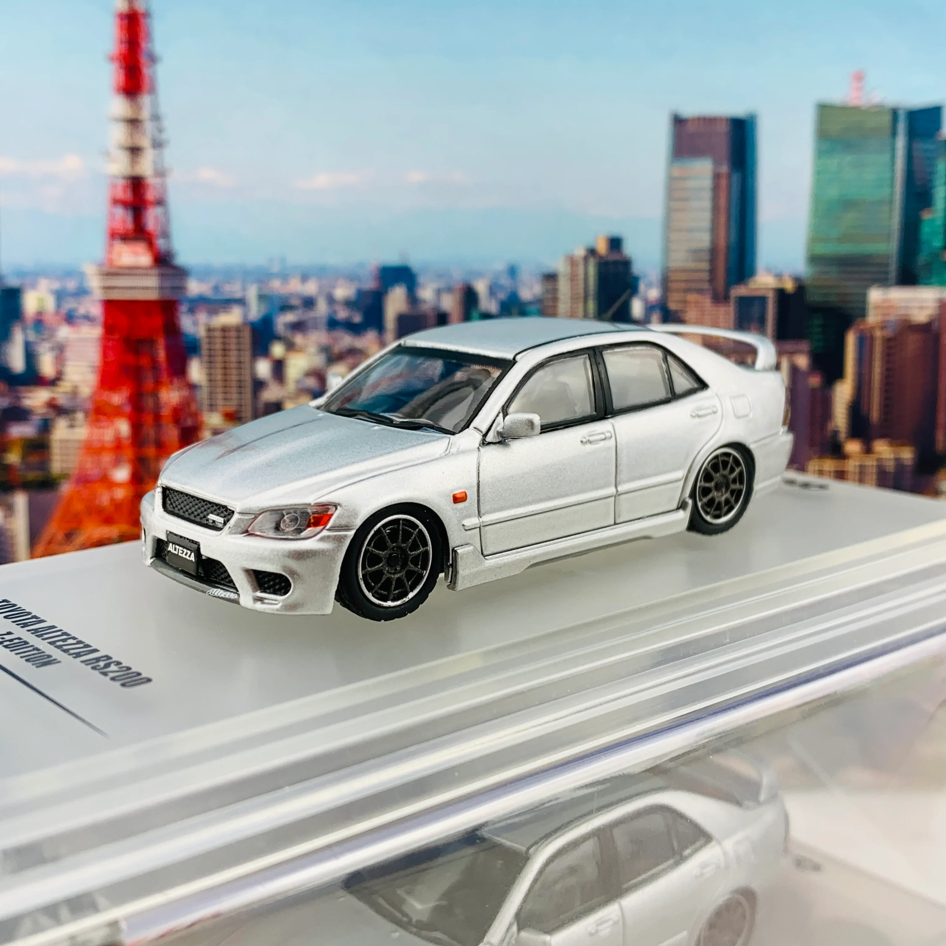 INNO64 1/64 Toyota Altezza RS200 Z-Edition SILVER with Extra Wheels set and Carbon Bonnet decals IN64-RS200-SL - Image 2