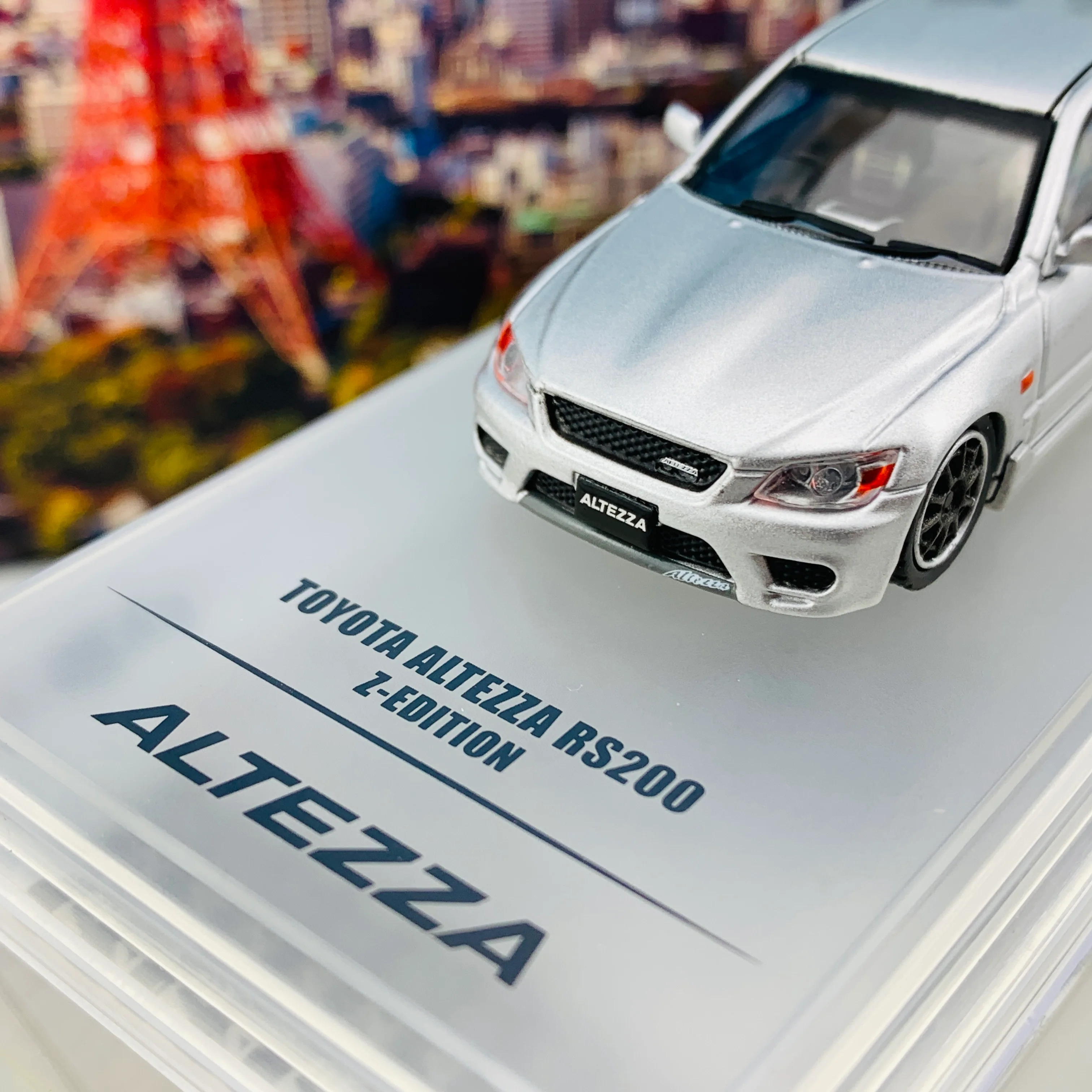 INNO64 1/64 Toyota Altezza RS200 Z-Edition SILVER with Extra Wheels set and Carbon Bonnet decals IN64-RS200-SL - Image 3