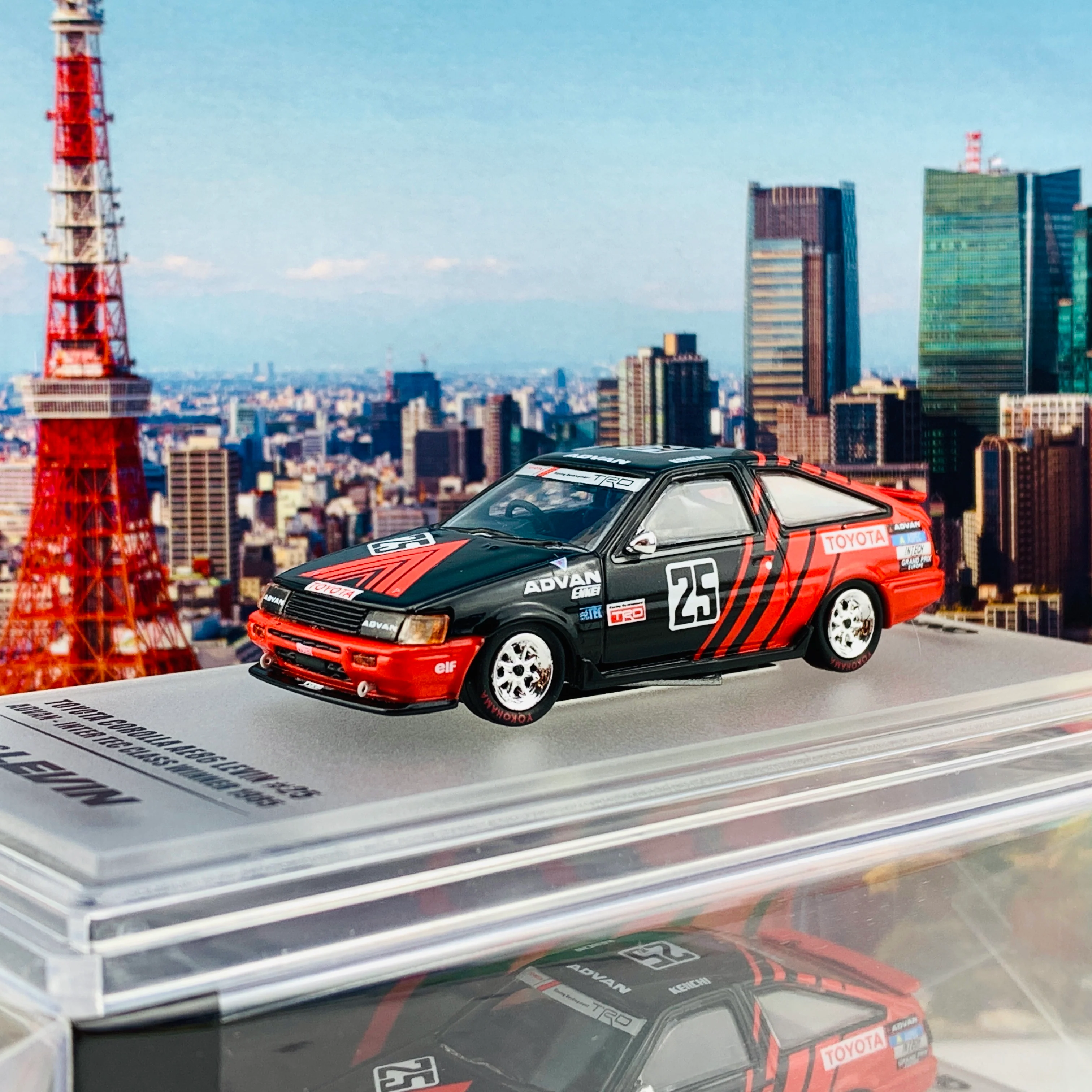 INNO64 1/64 TOYOTA COROLLA Levin AE86 #25 “ADVAN” JTC 1985 IN64-AE86-AD - Image 2