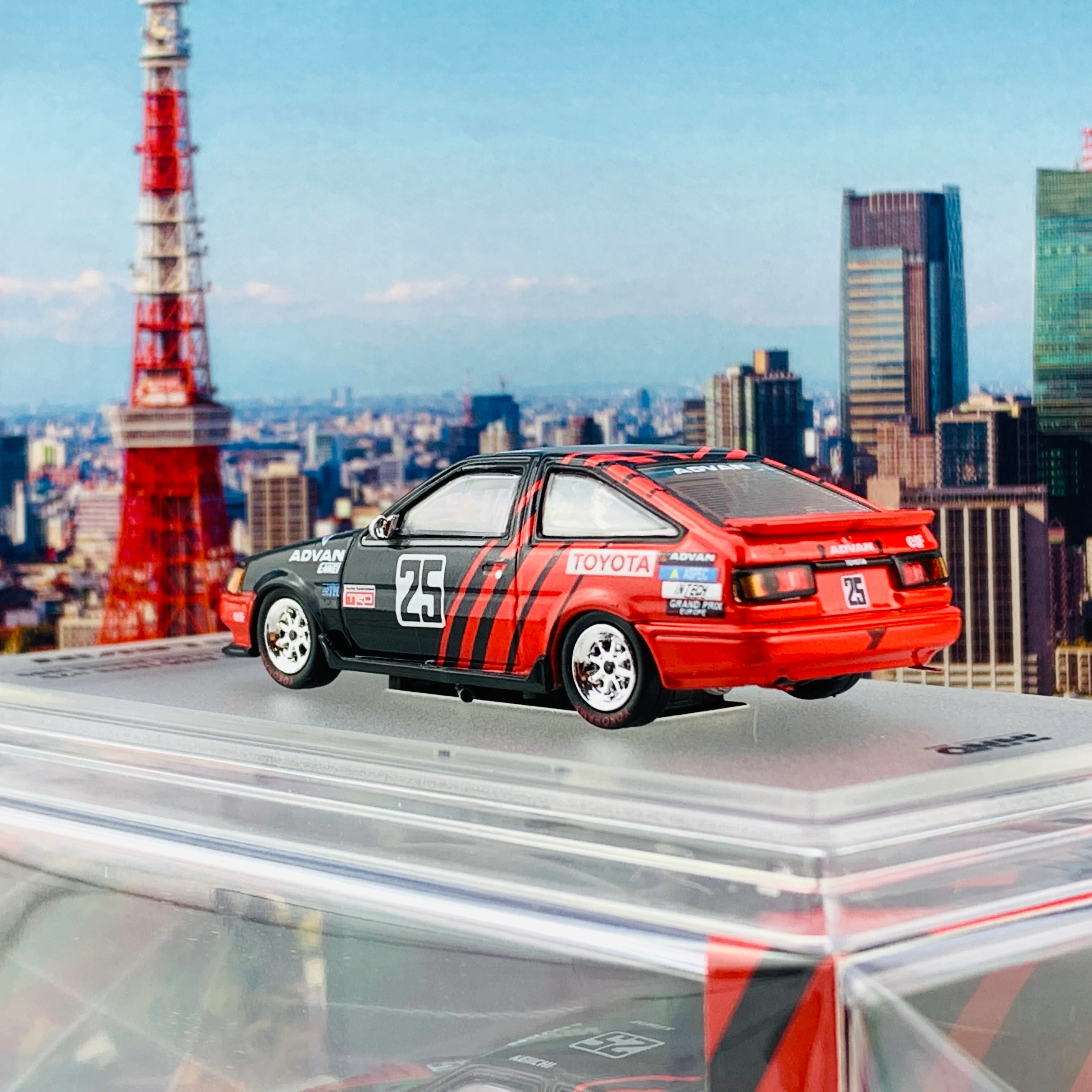 INNO64 1/64 TOYOTA COROLLA Levin AE86 #25 “ADVAN” JTC 1985 IN64-AE86-AD - Image 4