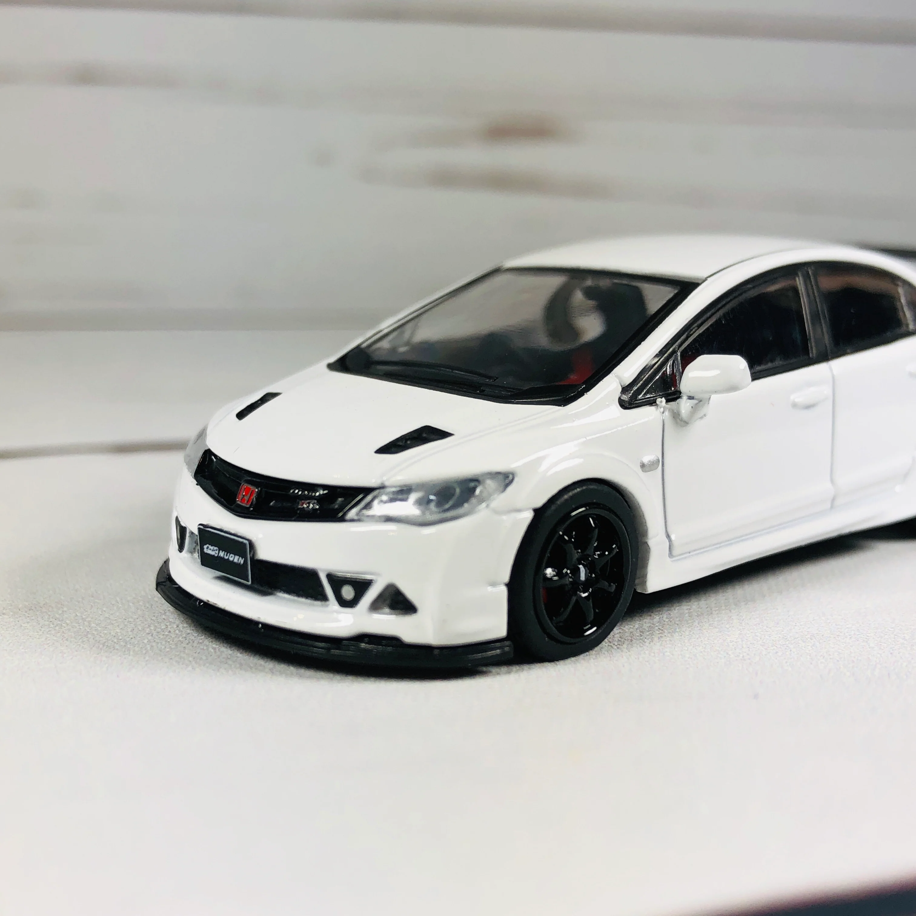 INNO64 HONDA CIVIC FD2 MUGEN RR WHITE Hong Kong Special Edition - Image 4