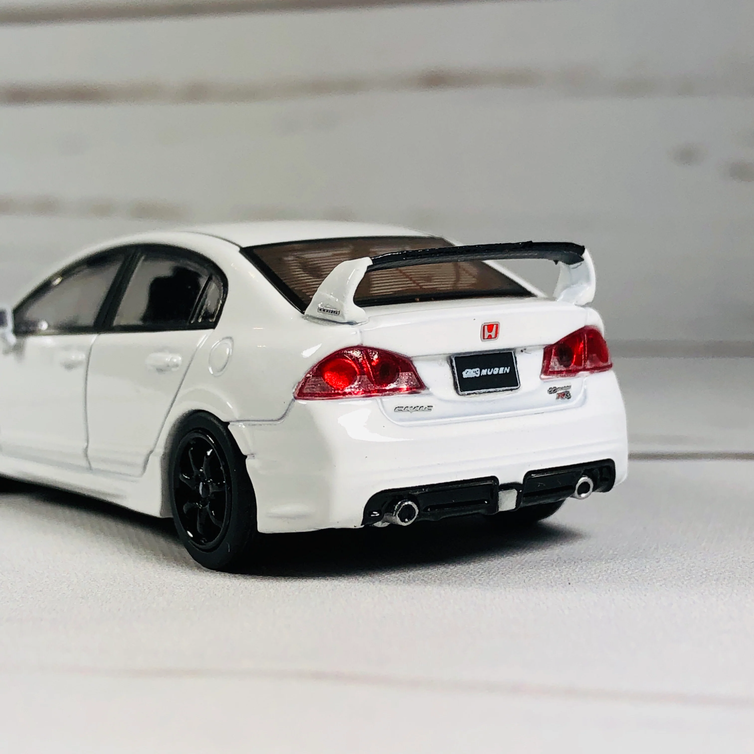 INNO64 HONDA CIVIC FD2 MUGEN RR WHITE Hong Kong Special Edition - Image 6