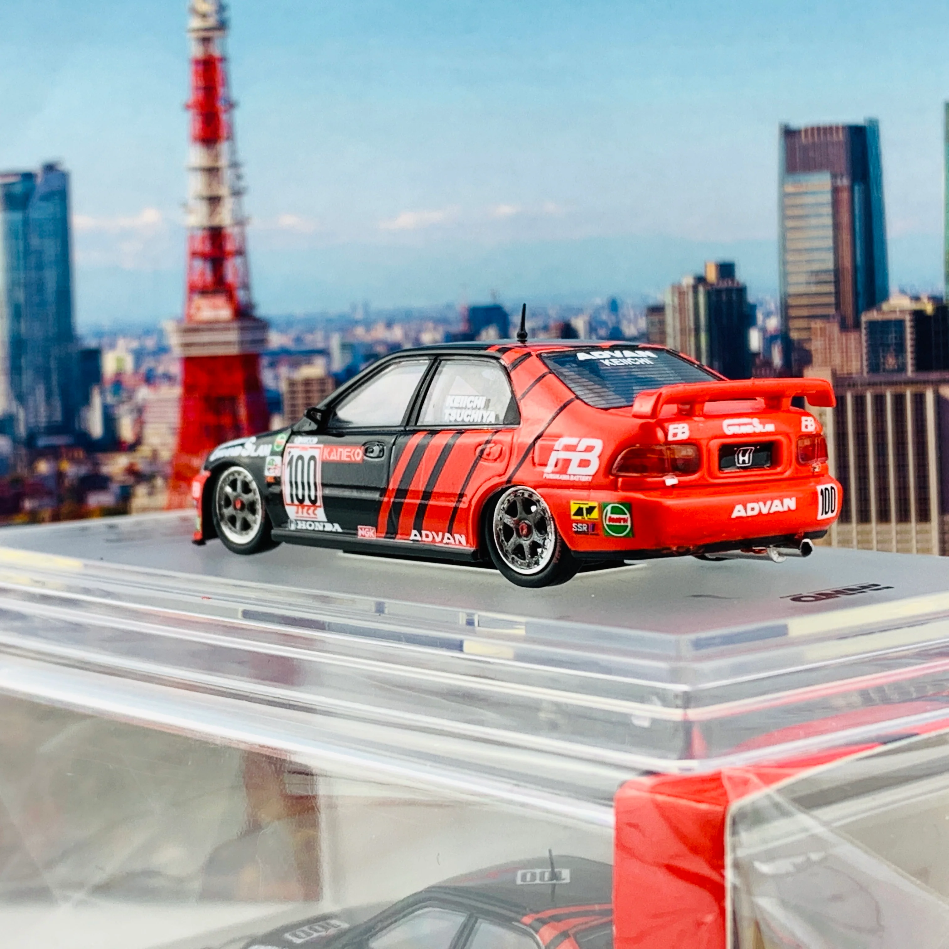 INNO64 1/64 HONDA CIVIC FERIO #100 “ADVAN” – JTCC 1995 IN64-EG9-AD95 - Image 3