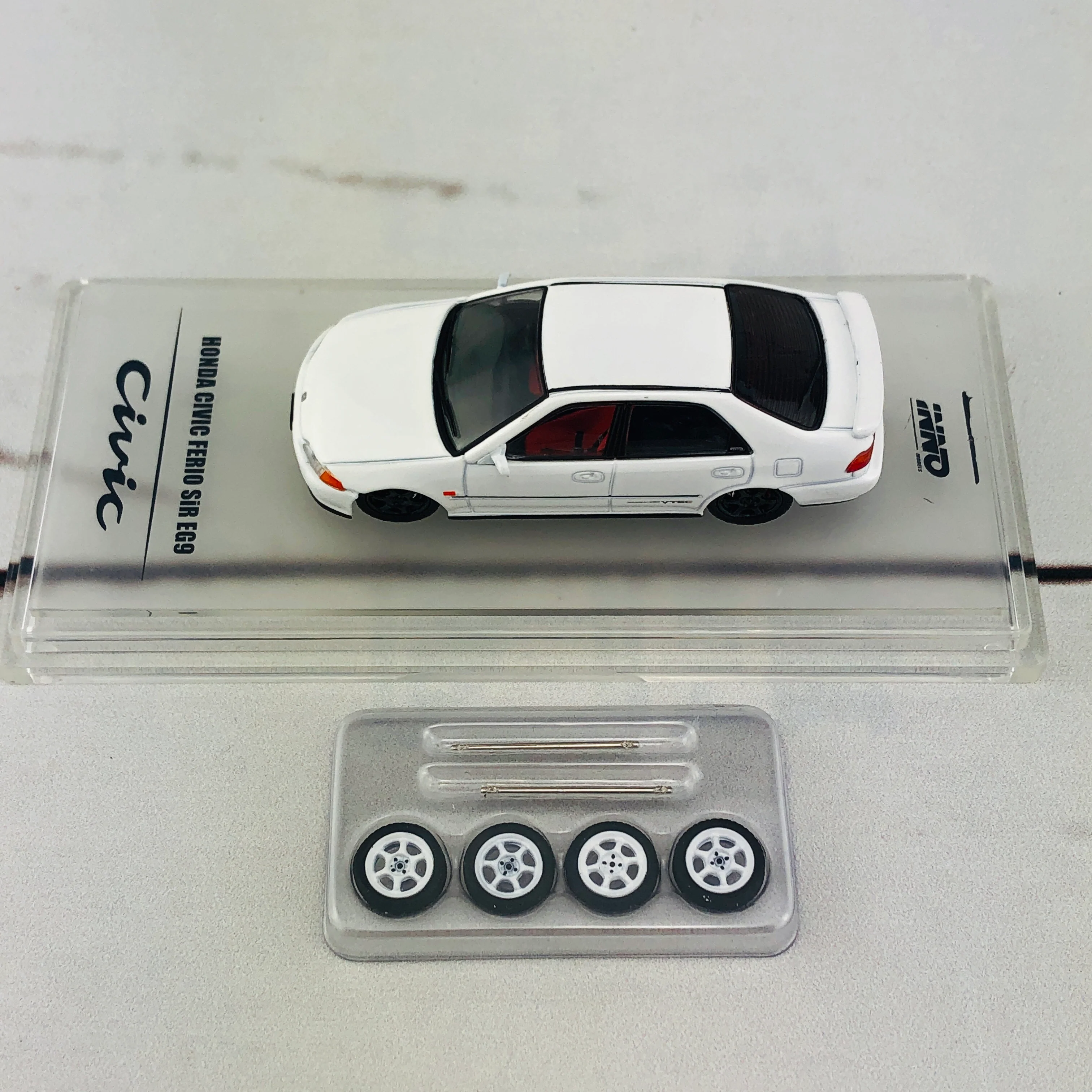 INNO64 HONDA CIVIC FERIO EG9 WHITE with Customizable Stickers and 1 set of wheel IN64-EG9-WHI - Image 11